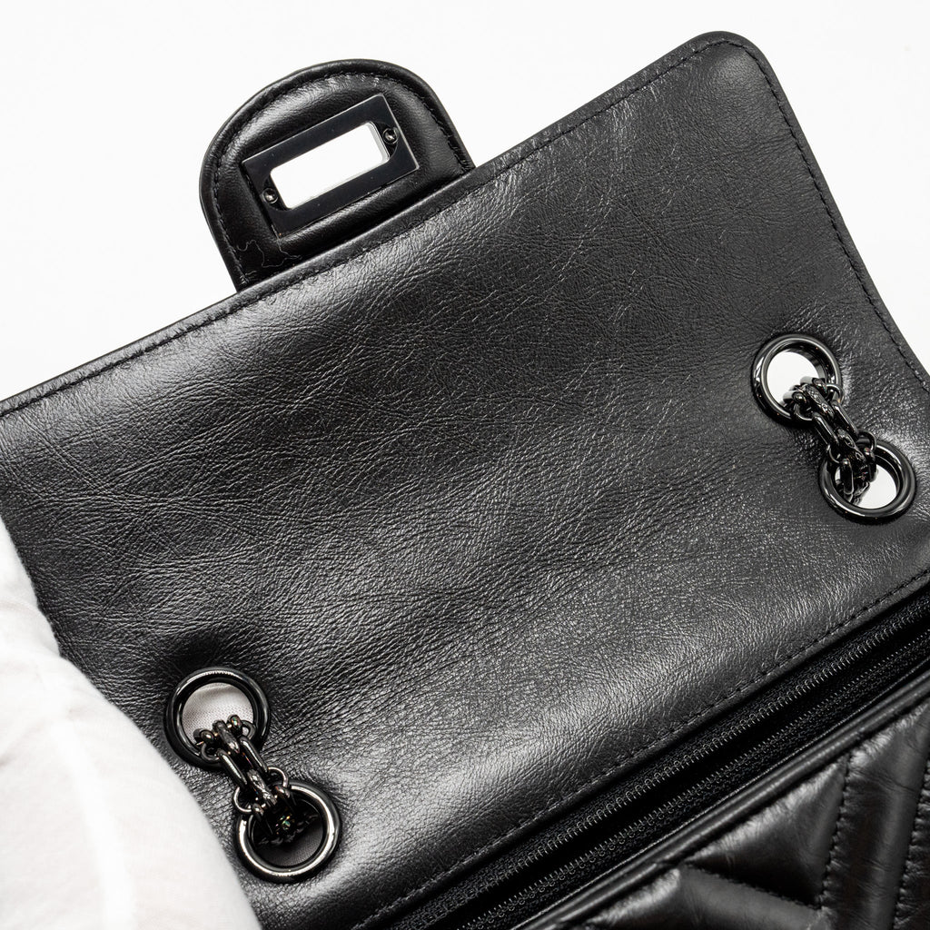 chanel-mini-2-55-reissue-chevron-calfskin-so-black-2