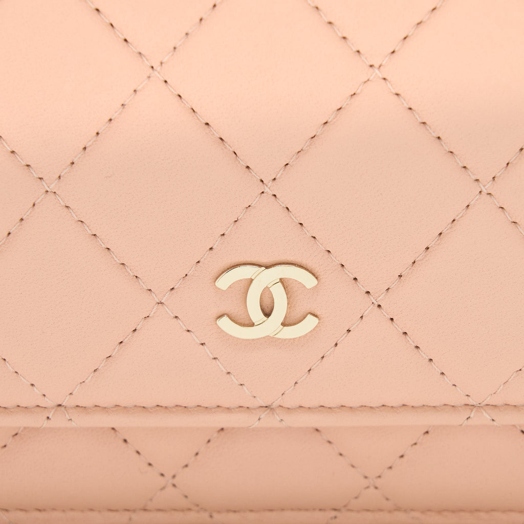chanel-classic-wallet-on-chain-lambskin-light-pink-lghw
