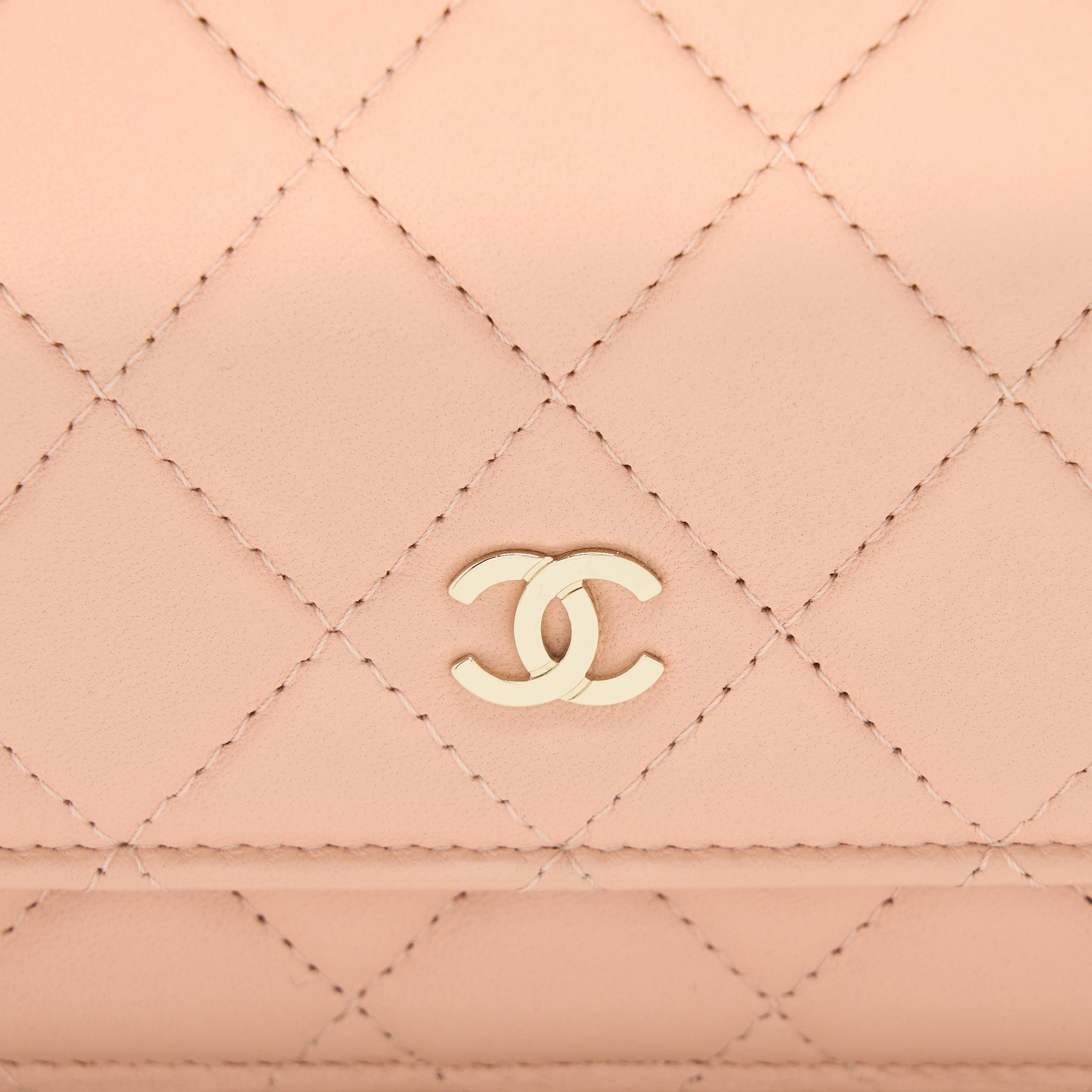chanel-classic-wallet-on-chain-lambskin-light-pink-lghw