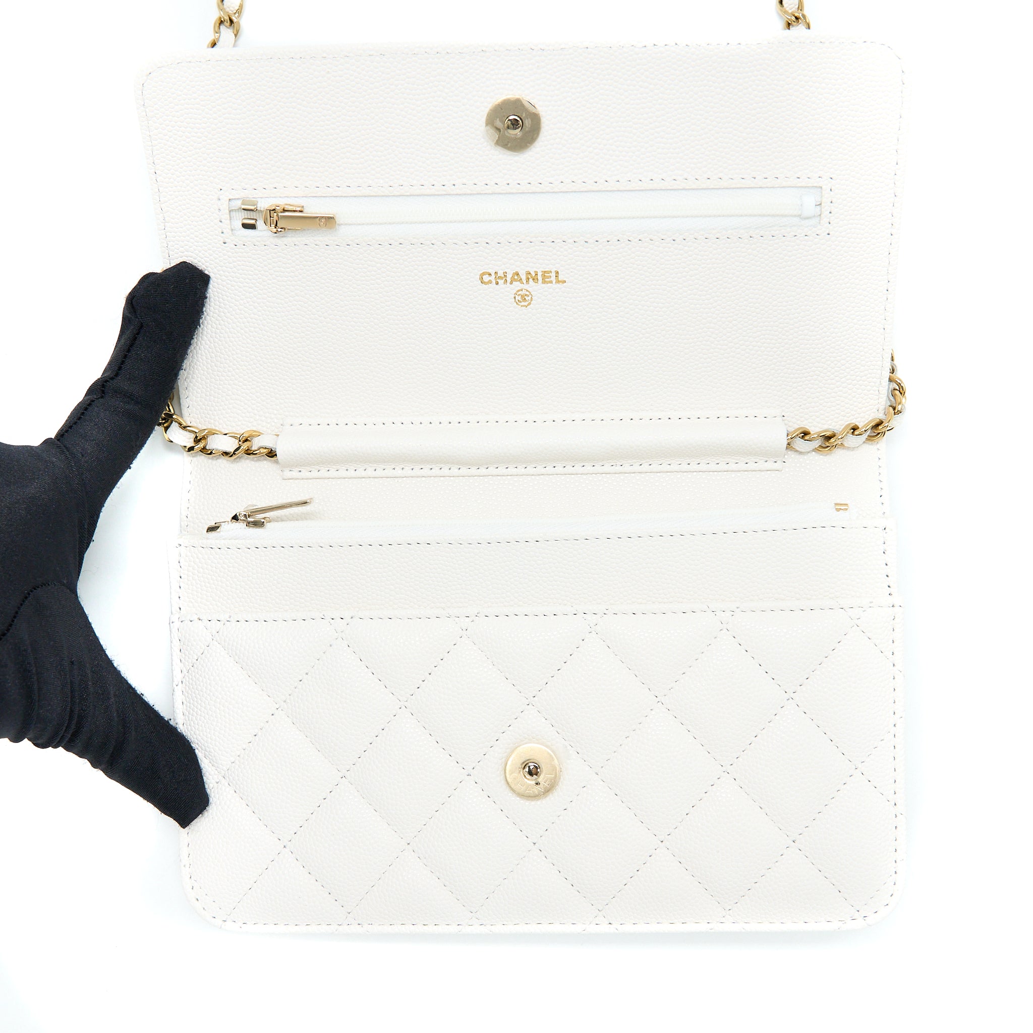 chanel-classic-wallet-on-chain-caviar-white-lghw-microchip-1