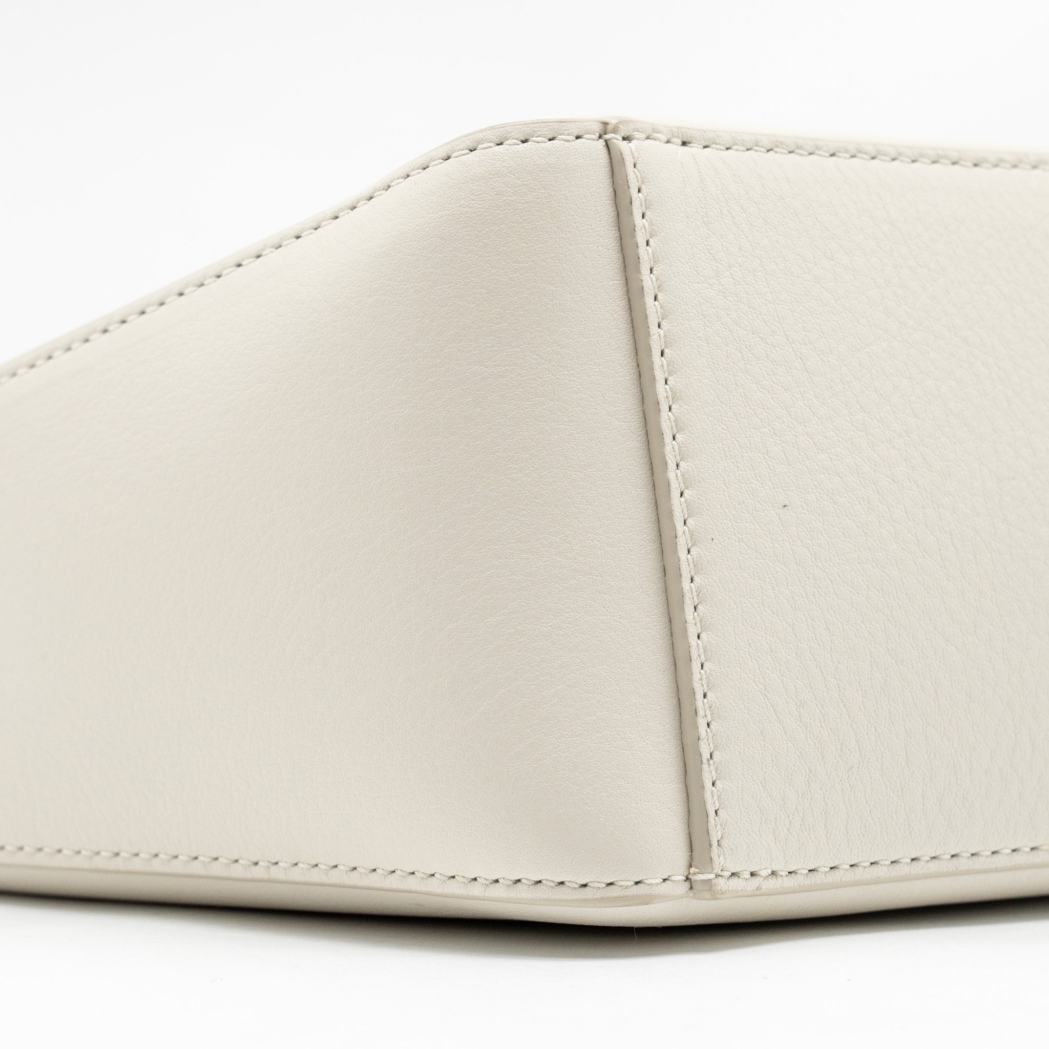 loewe-mini-hammock-hobo-classic-calfskin-white-shw