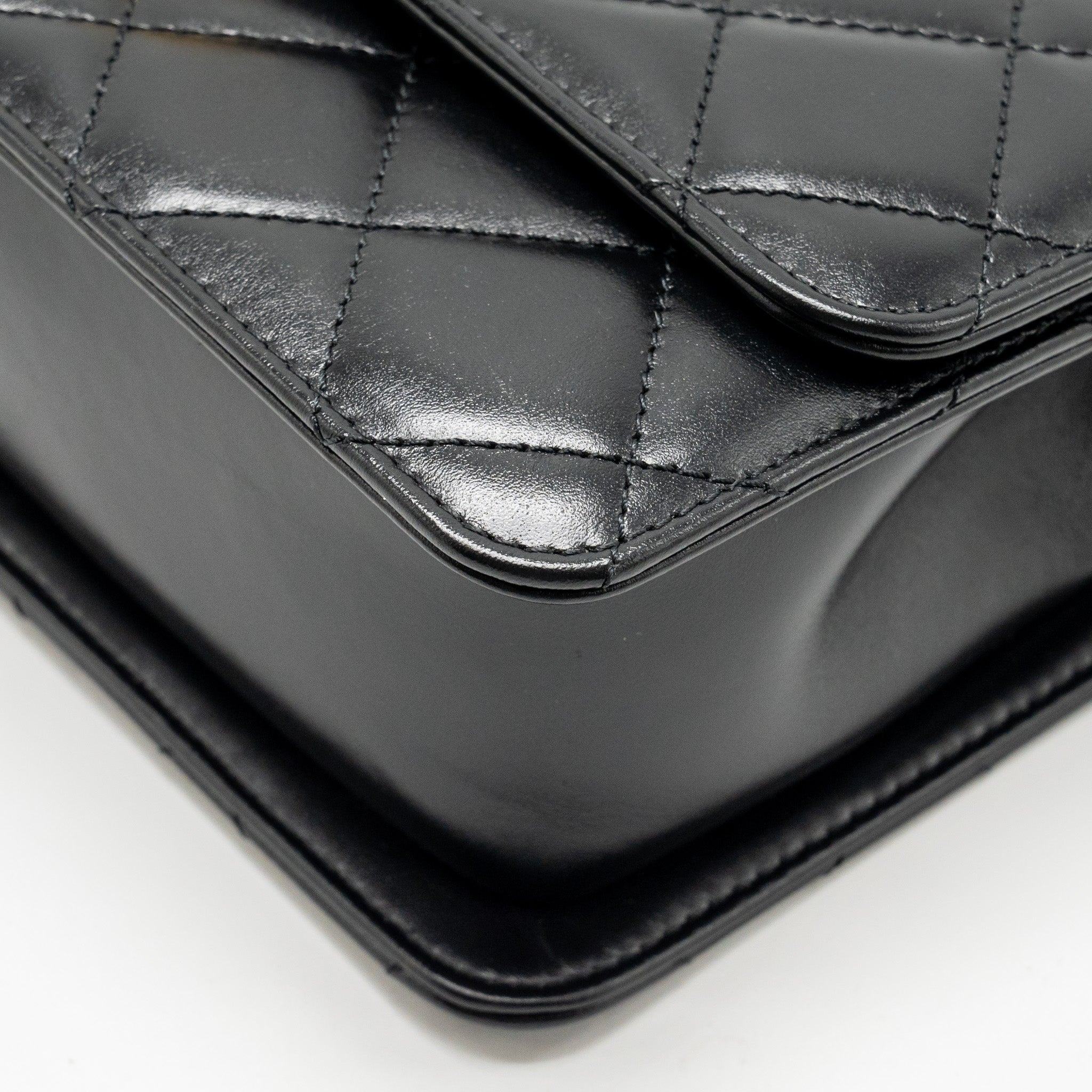 chanel-gold-crush-flap-bag-calfskin-black-ghw-microchip