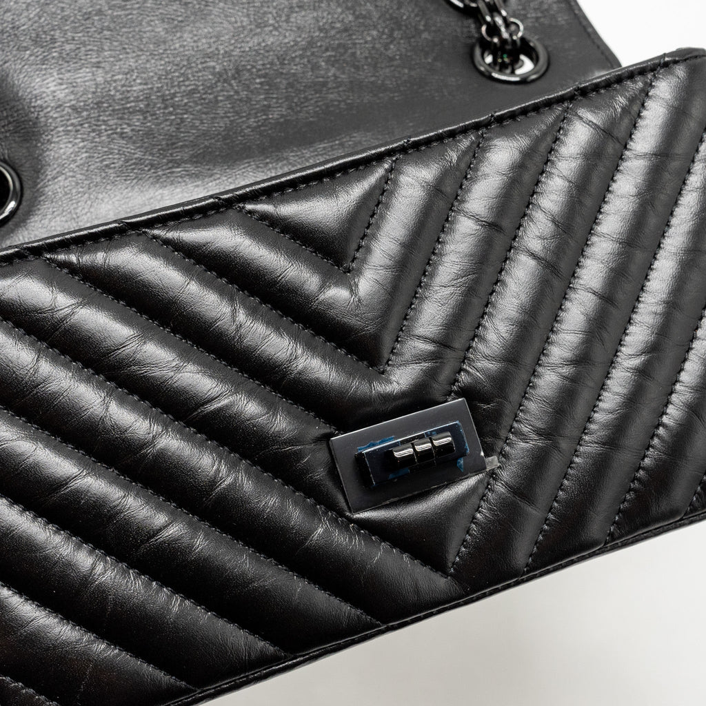 chanel-mini-2-55-reissue-chevron-calfskin-so-black-2