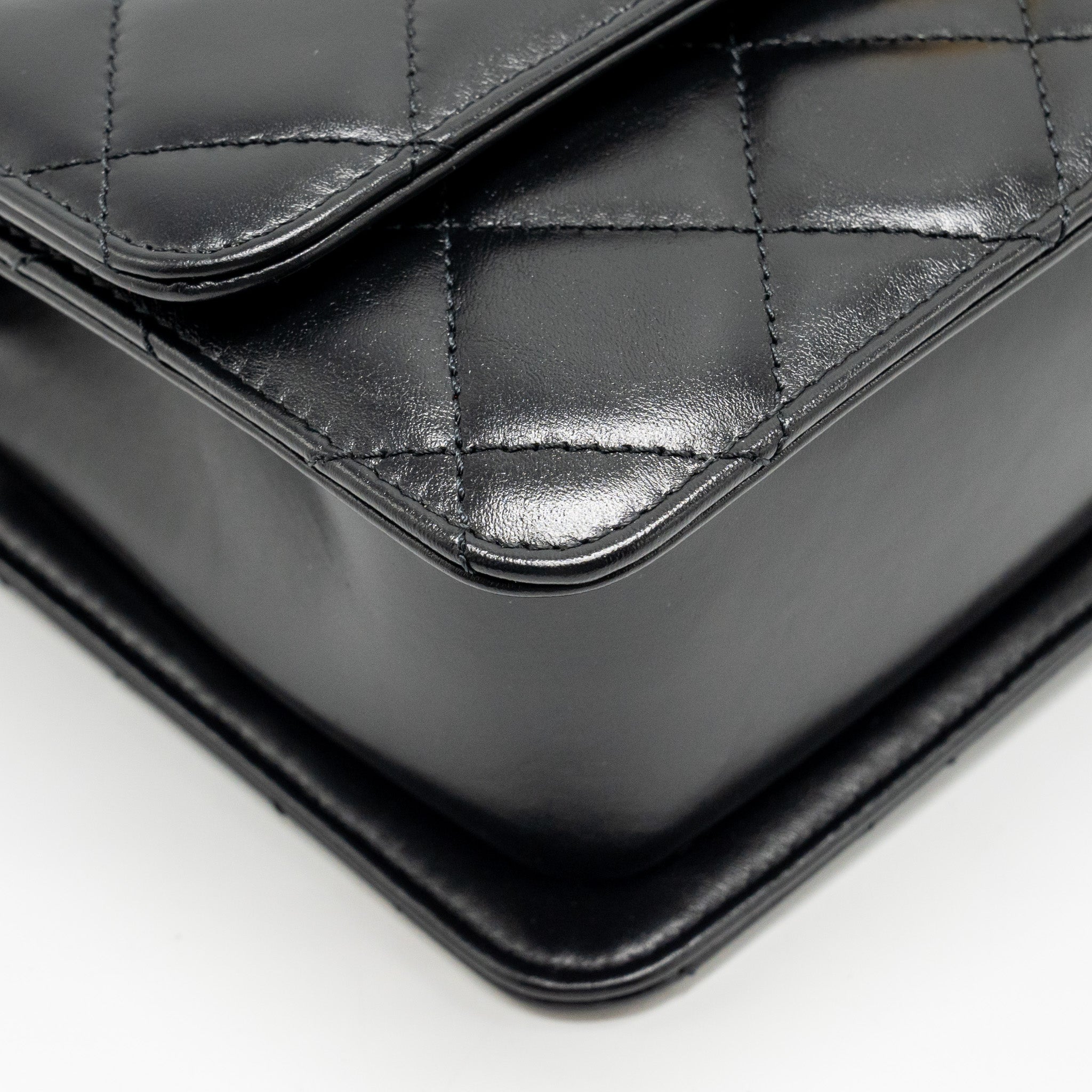 chanel-gold-crush-flap-bag-calfskin-black-ghw-microchip