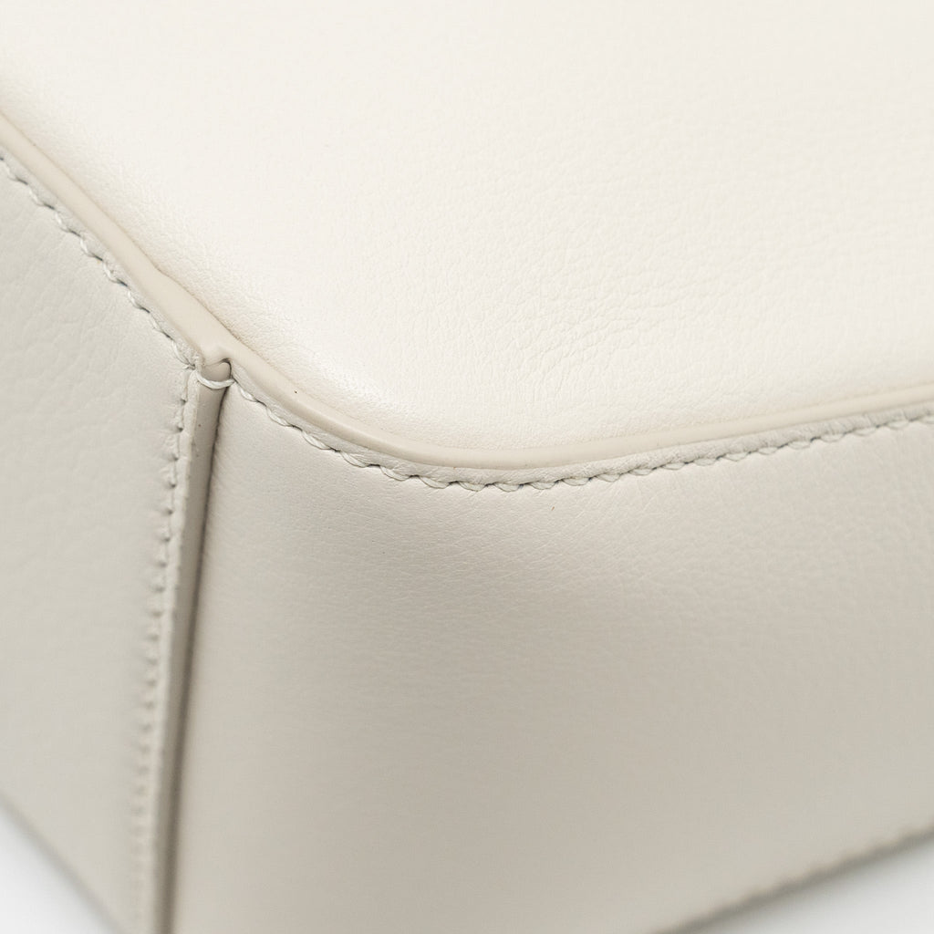 loewe-mini-hammock-hobo-classic-calfskin-white-shw
