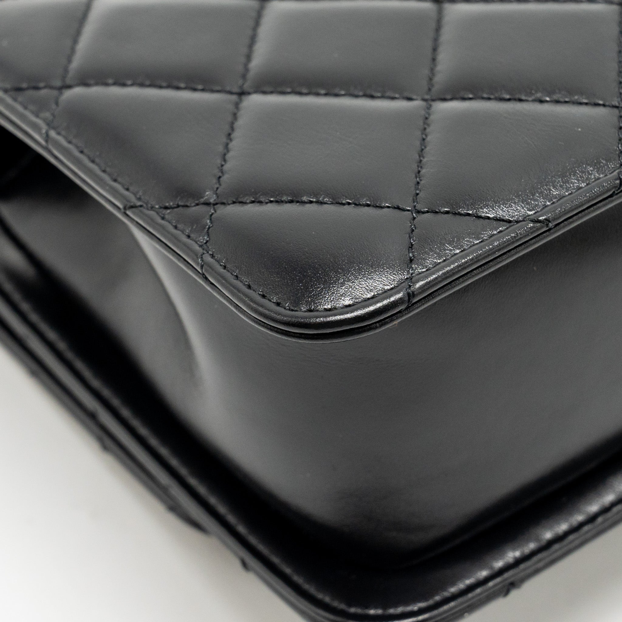 chanel-gold-crush-flap-bag-calfskin-black-ghw-microchip
