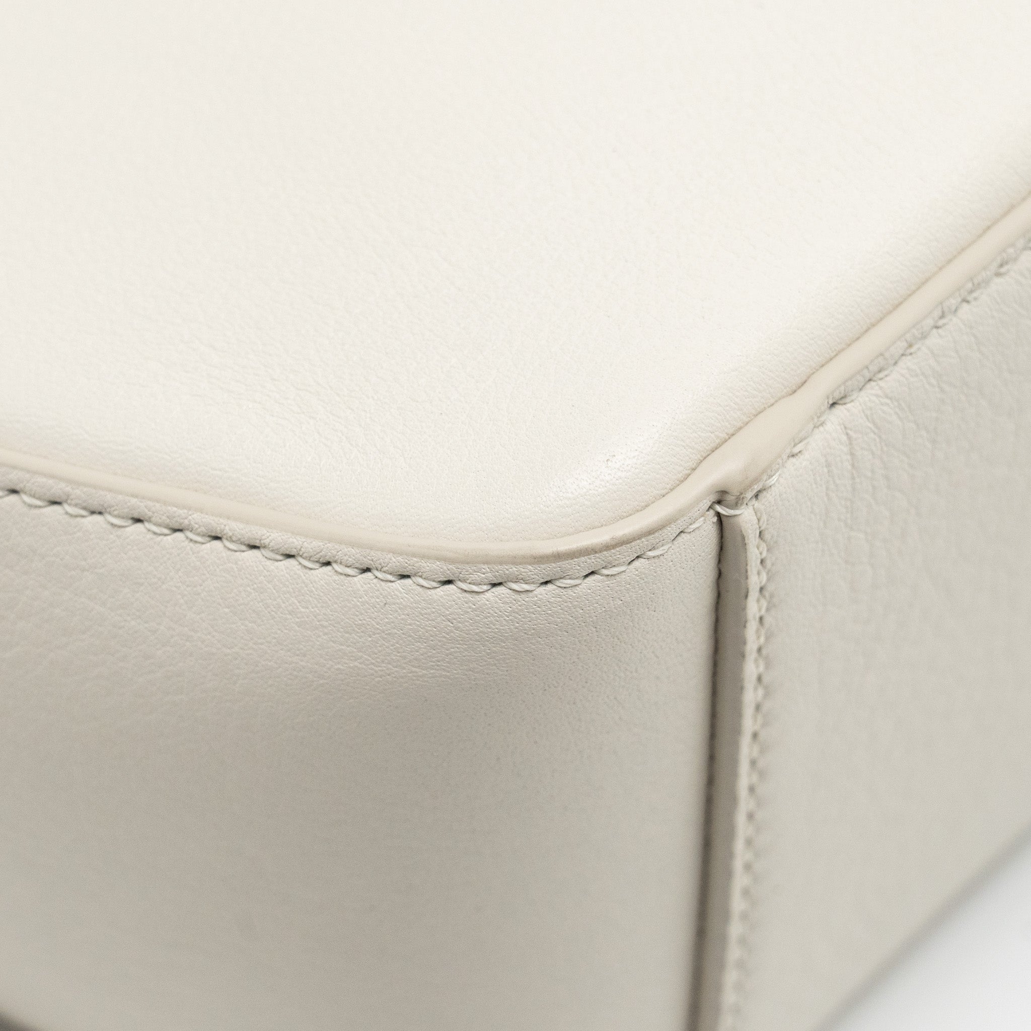 loewe-mini-hammock-hobo-classic-calfskin-white-shw