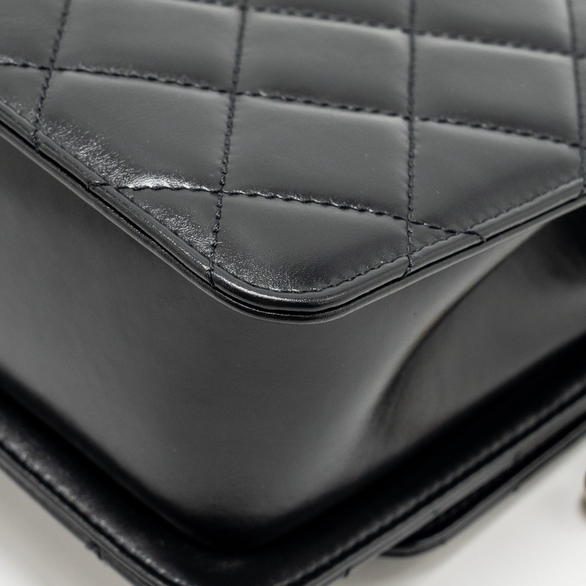 chanel-gold-crush-flap-bag-calfskin-black-ghw-microchip