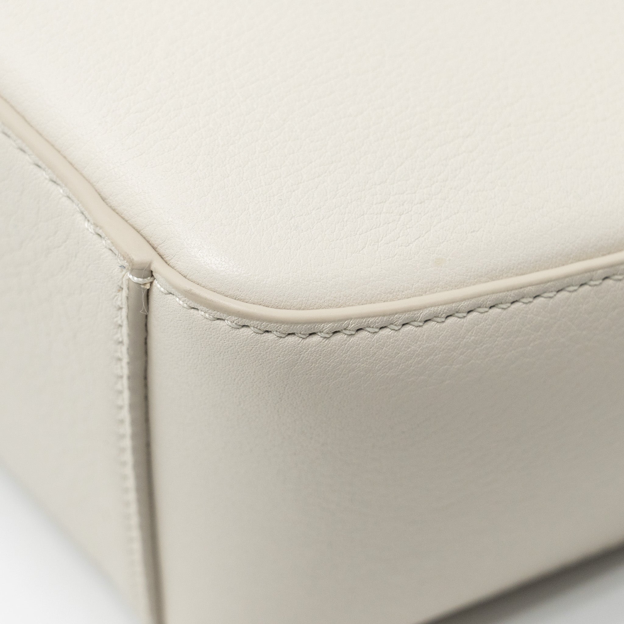 loewe-mini-hammock-hobo-classic-calfskin-white-shw