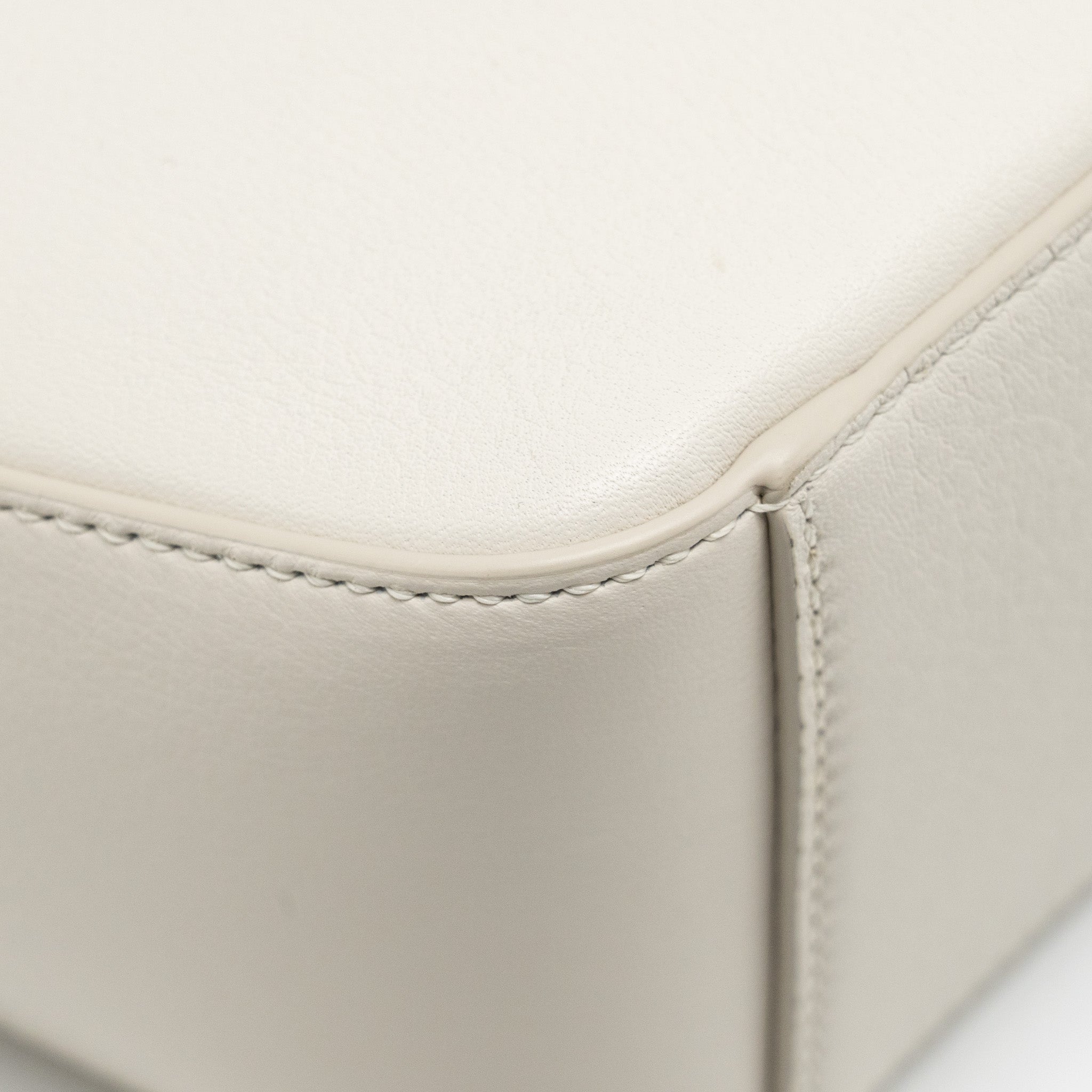 loewe-mini-hammock-hobo-classic-calfskin-white-shw