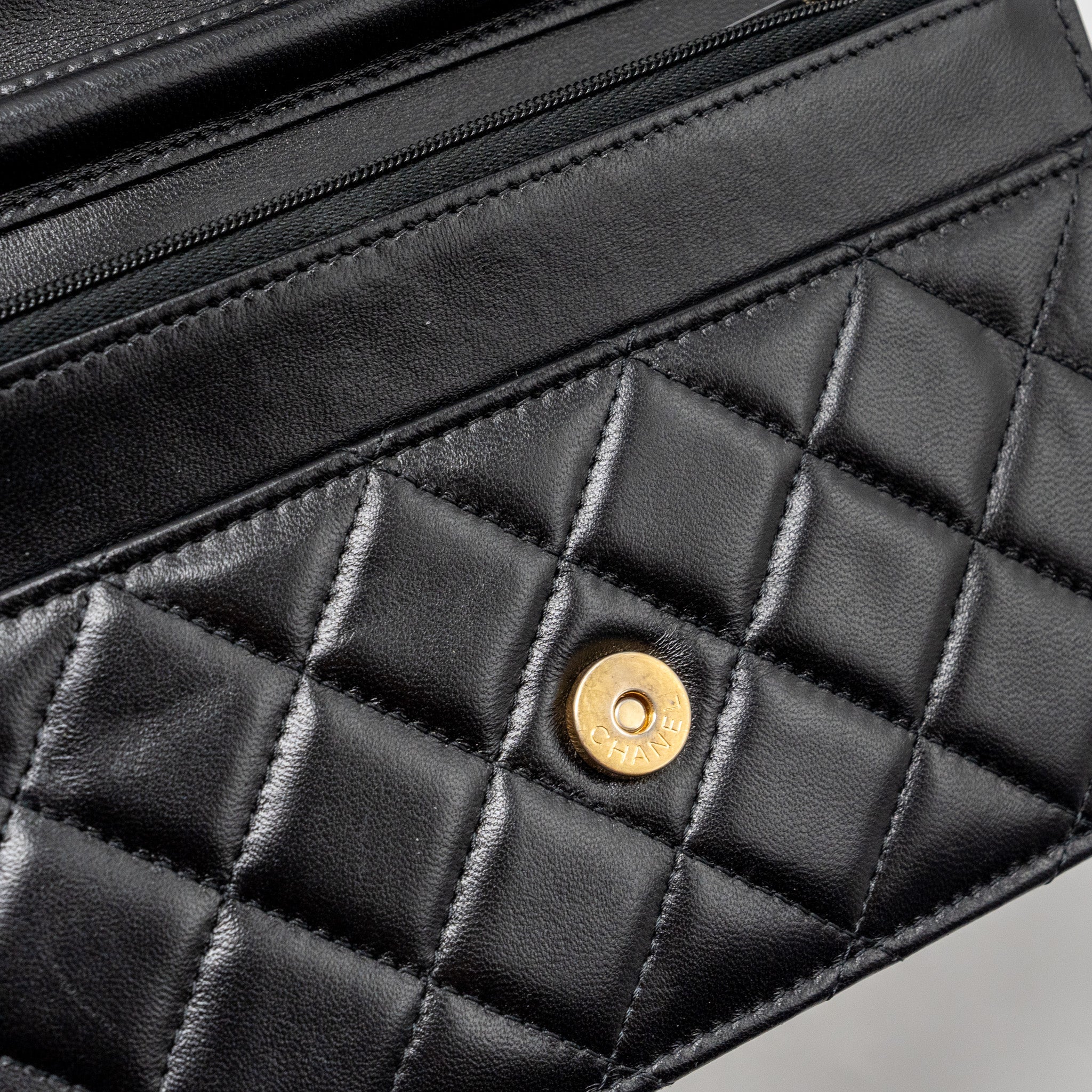 chanel-classic-wallet-on-chain-with-charms-lambskin-black-ghw-copy
