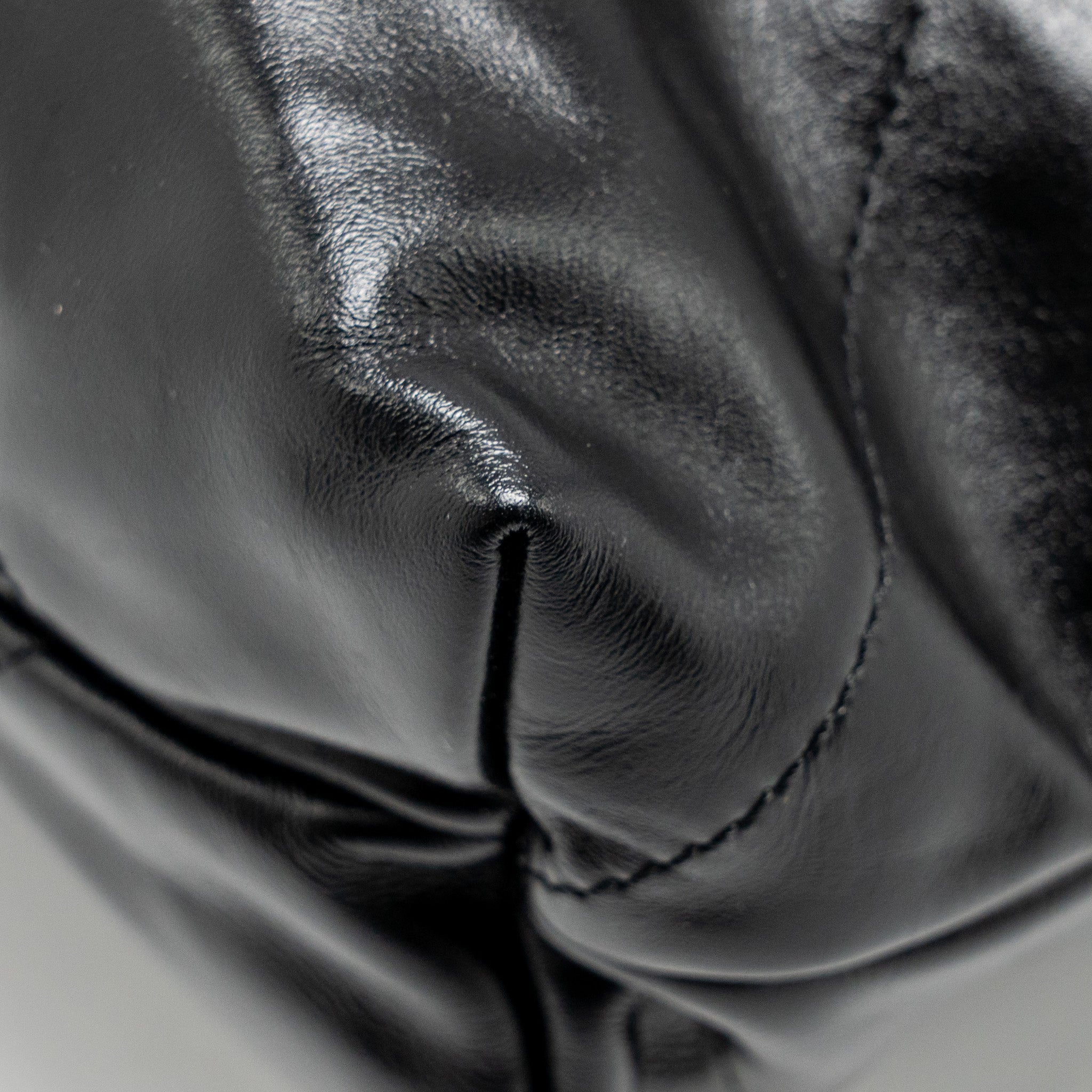 chanel-medium-22-bag-shiny-calfskin-black-ghw-microchip-4