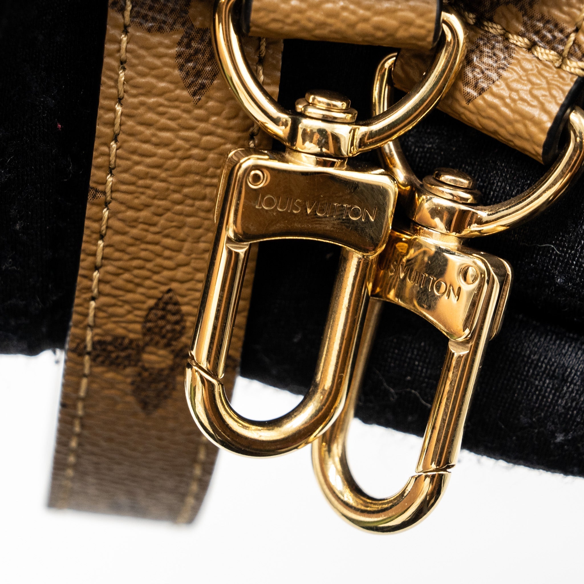 louis-vuitton-pochette-metis-monogram-reverse-canvas-ghw-5