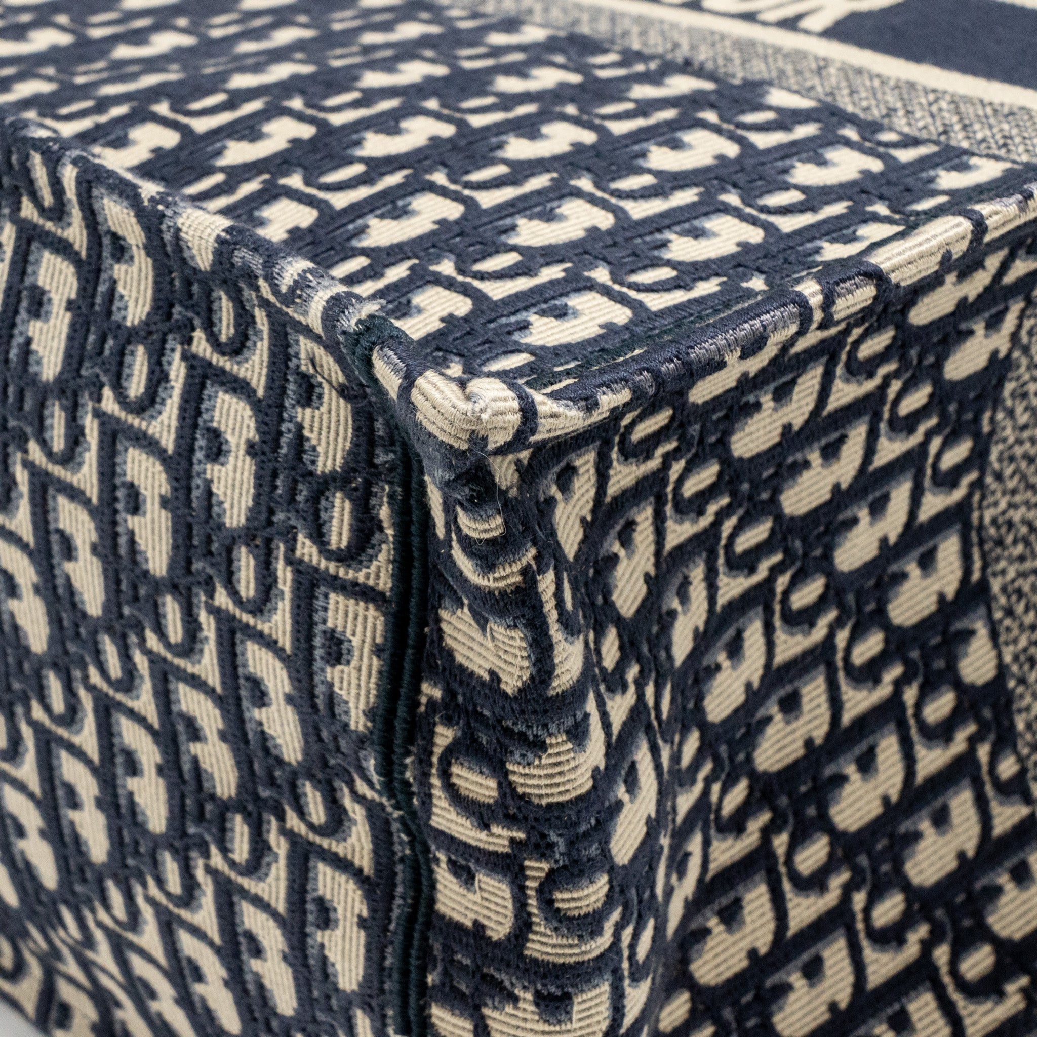 dior-large-book-tote-blue-dior-oblique-embroidery-2