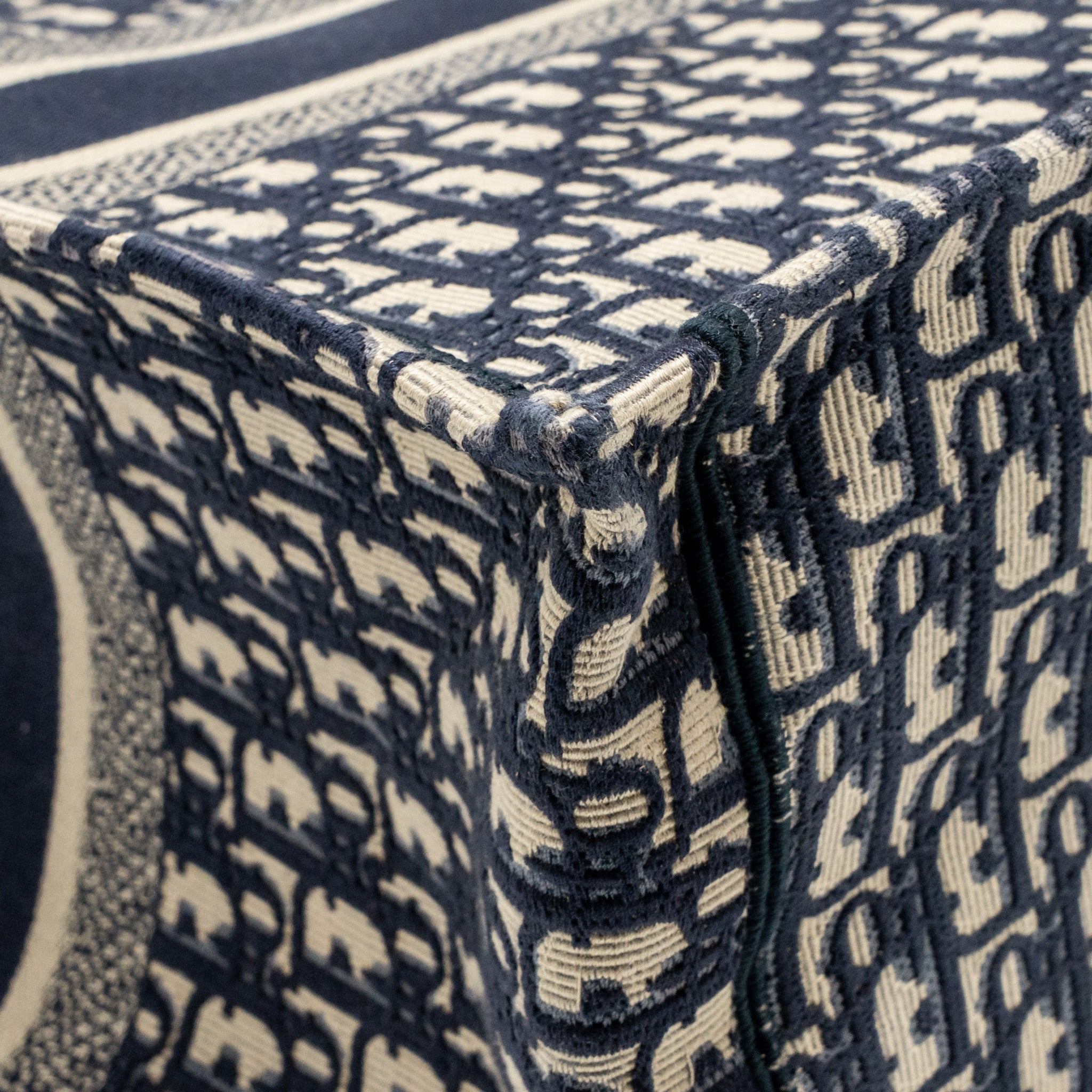 dior-large-book-tote-blue-dior-oblique-embroidery-2