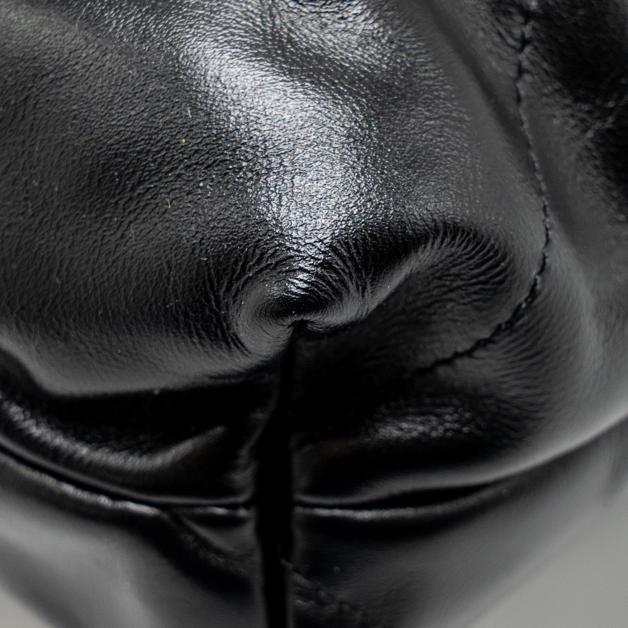 chanel-medium-22-bag-shiny-calfskin-black-ghw-microchip-4