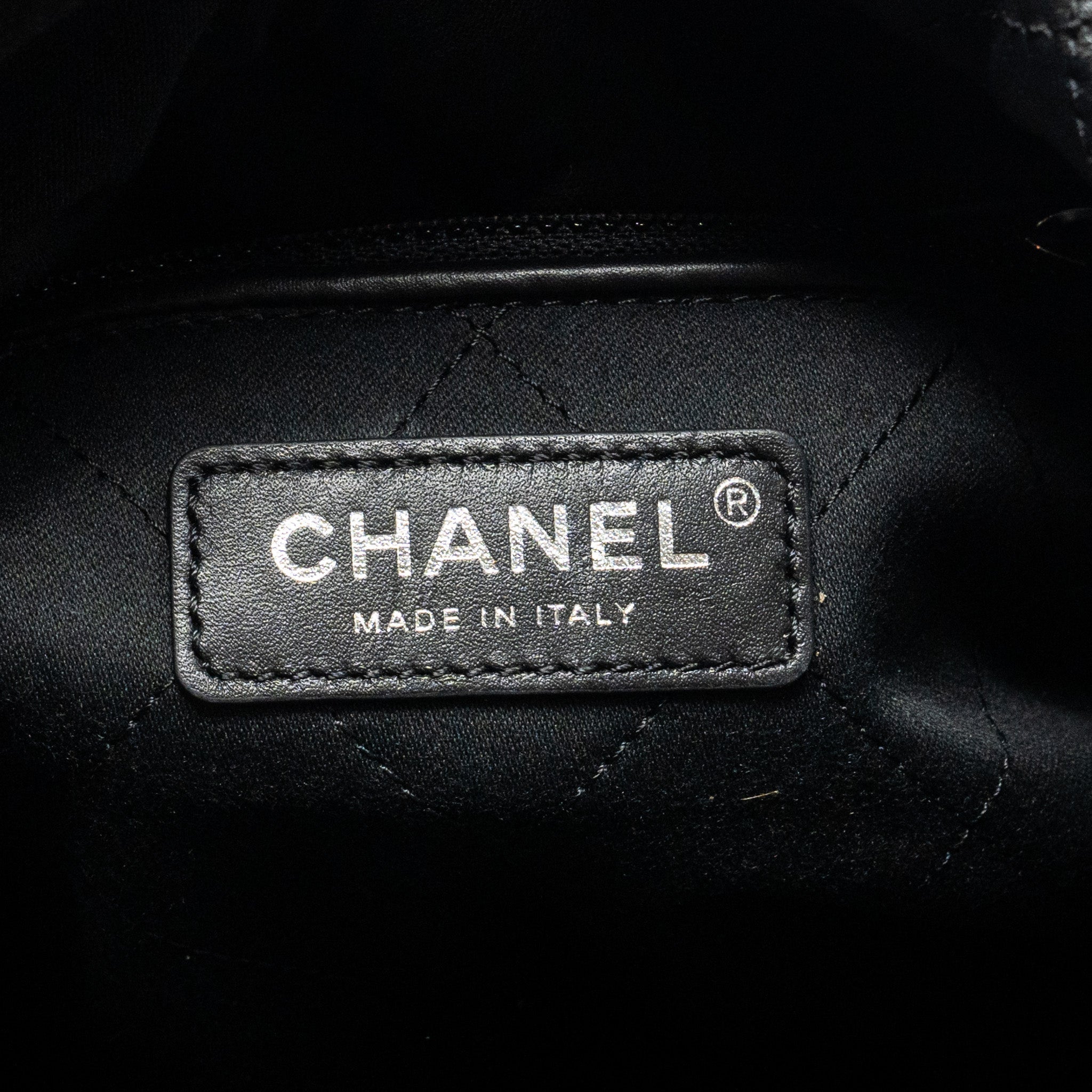 chanel-medium-22-bag-calfskin-so-black-microchip-copy-1