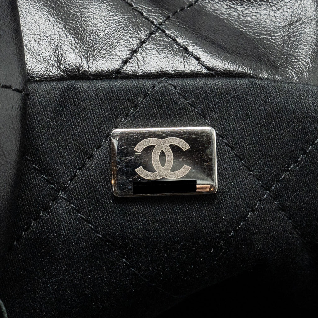 chanel-medium-22-bag-calfskin-so-black-microchip-copy-1