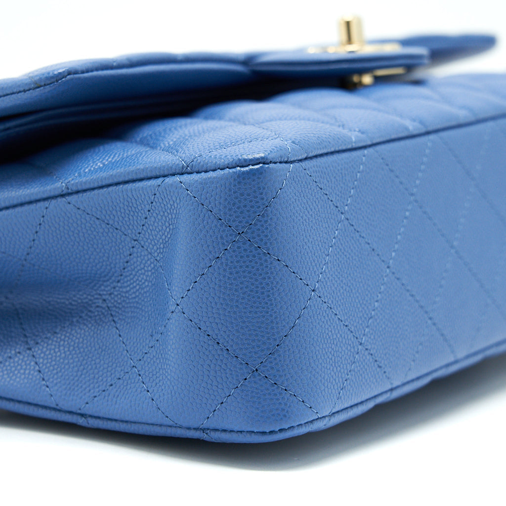 chanel-medium-classic-double-flap-25cm-blue-caviar-lghw