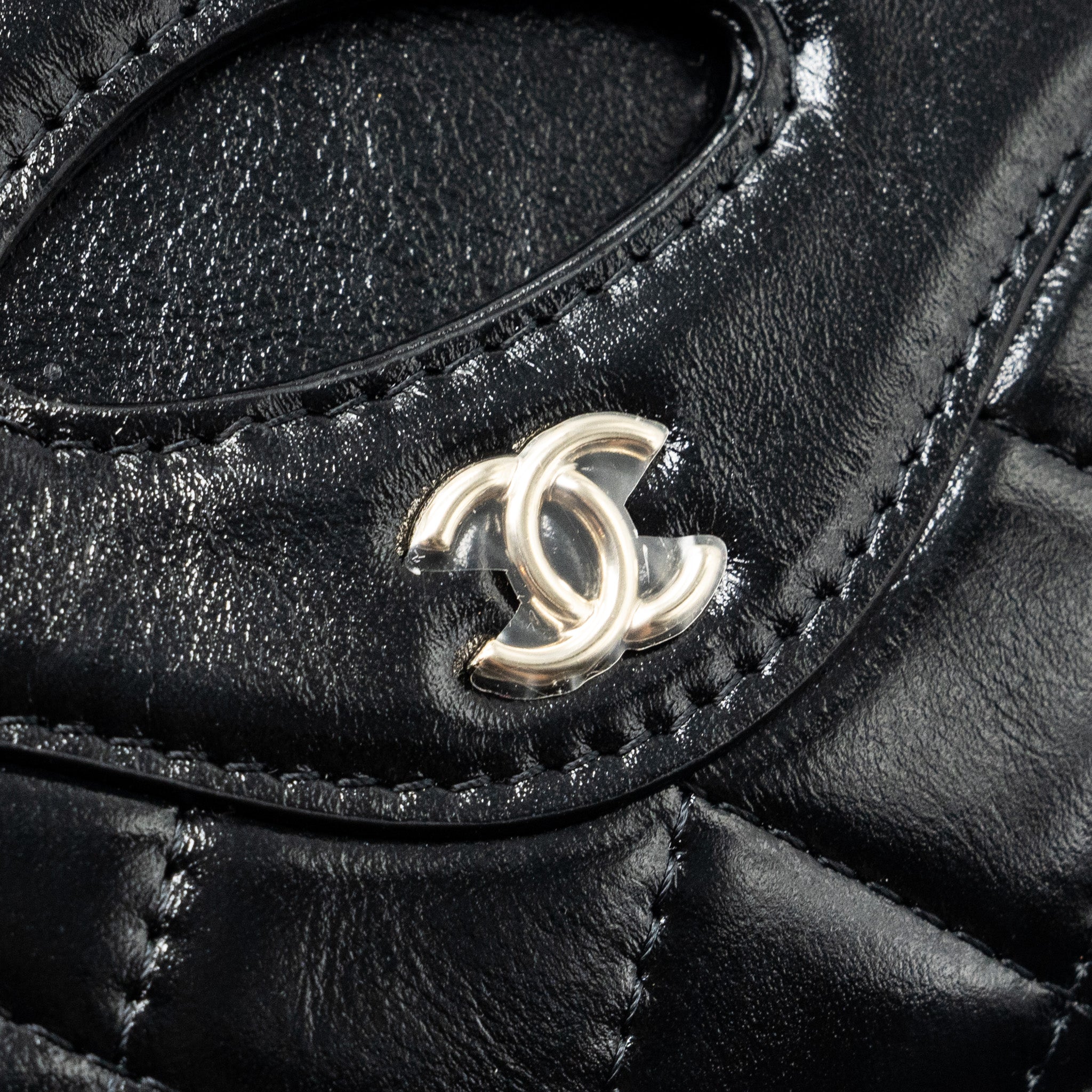 chanel-24c-31-card-holder-shiny-calfskin-black-lghw-microchip
