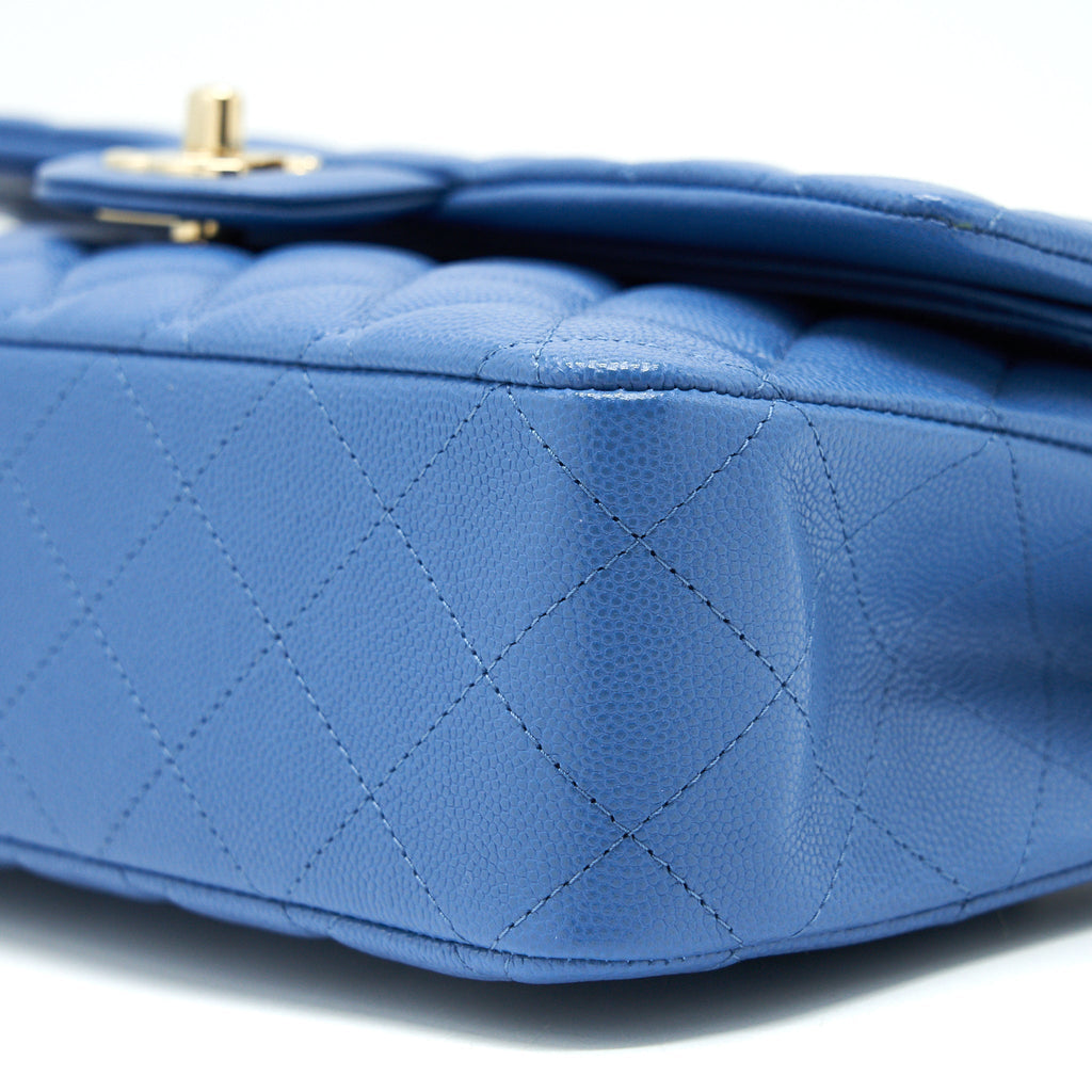 chanel-medium-classic-double-flap-25cm-blue-caviar-lghw