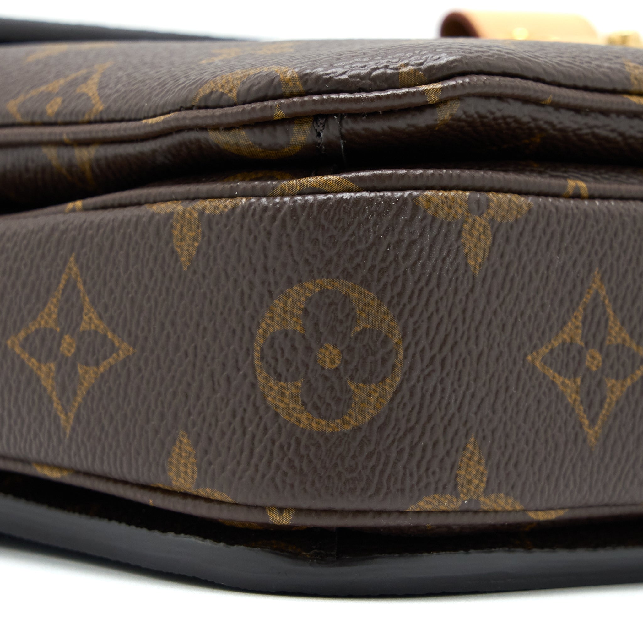 louis-vuitton-pochette-metis-monogram-canvas-ghw-11
