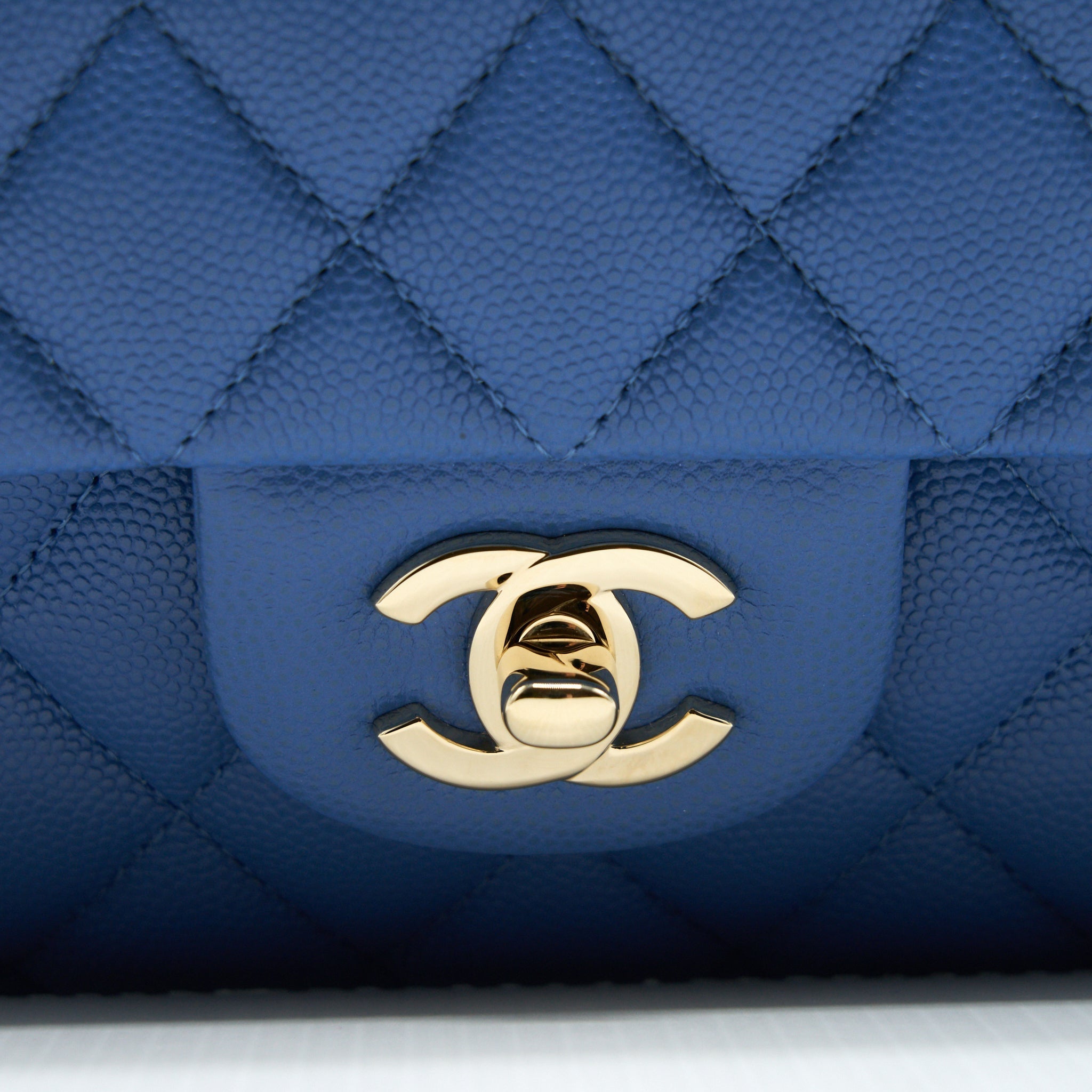 chanel-medium-classic-double-flap-25cm-blue-caviar-lghw