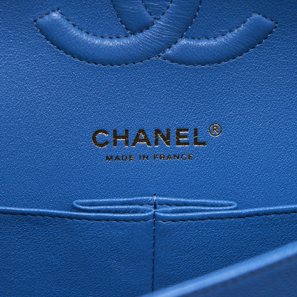 chanel-medium-classic-double-flap-25cm-blue-caviar-lghw