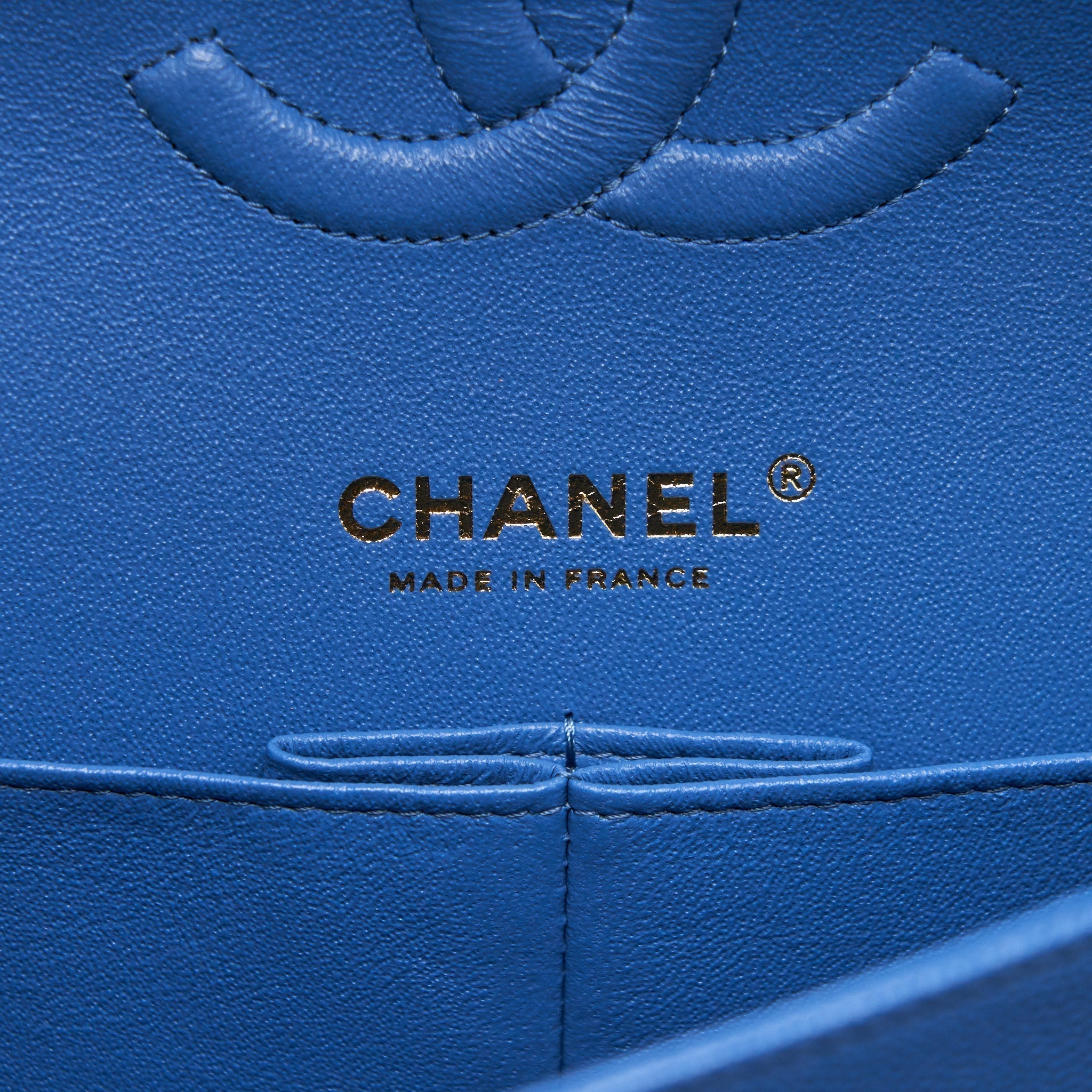 chanel-medium-classic-double-flap-25cm-blue-caviar-lghw