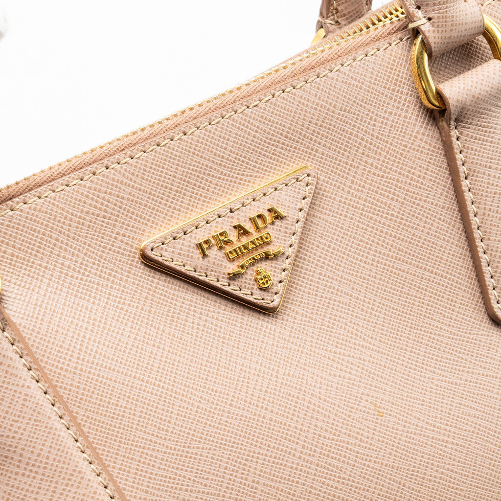 prada-fuoco-saffiano-lux-leather-medium-double-zip-tote-light-pink-ghw