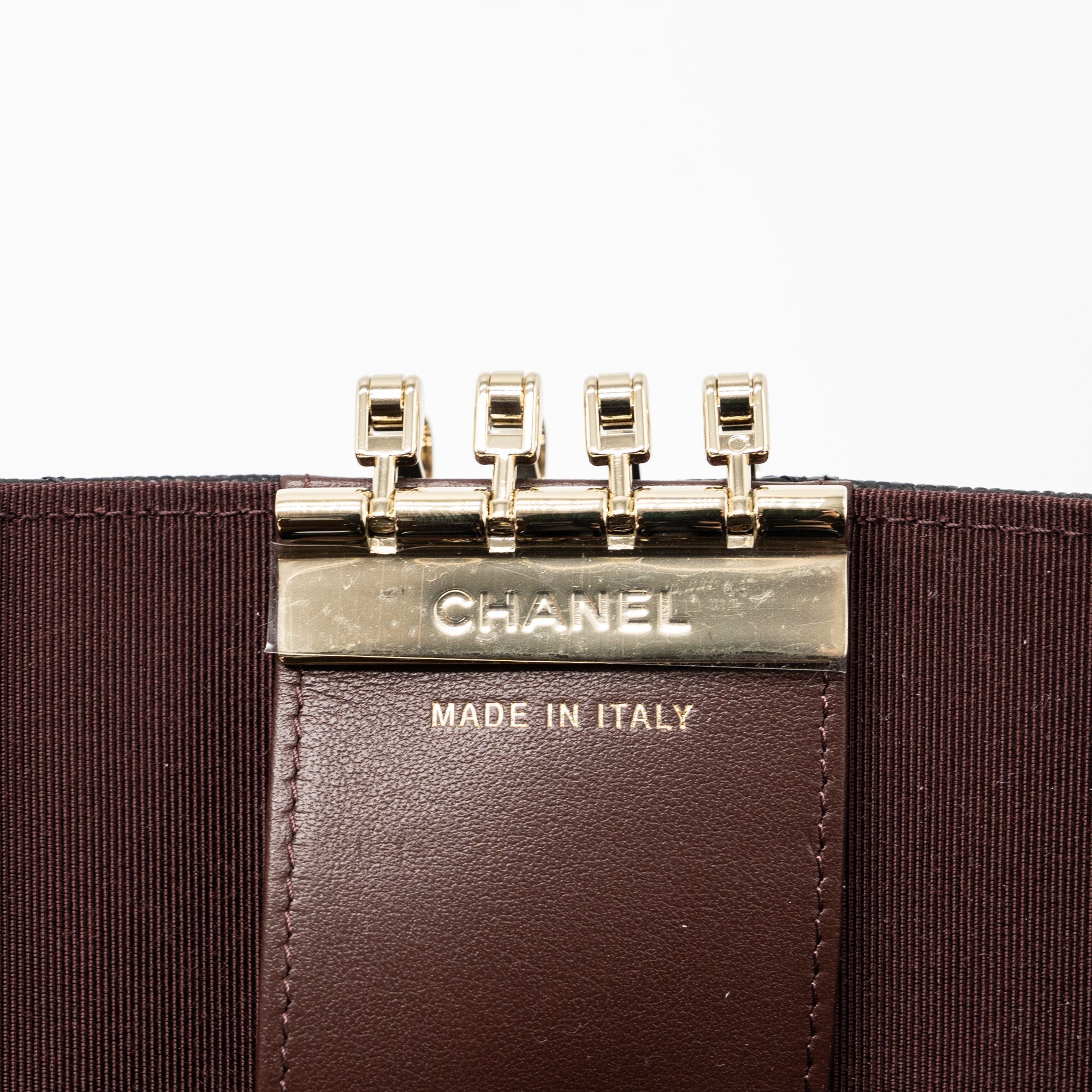 chanel-classic-flap-key-holder-caviar-black-lghw