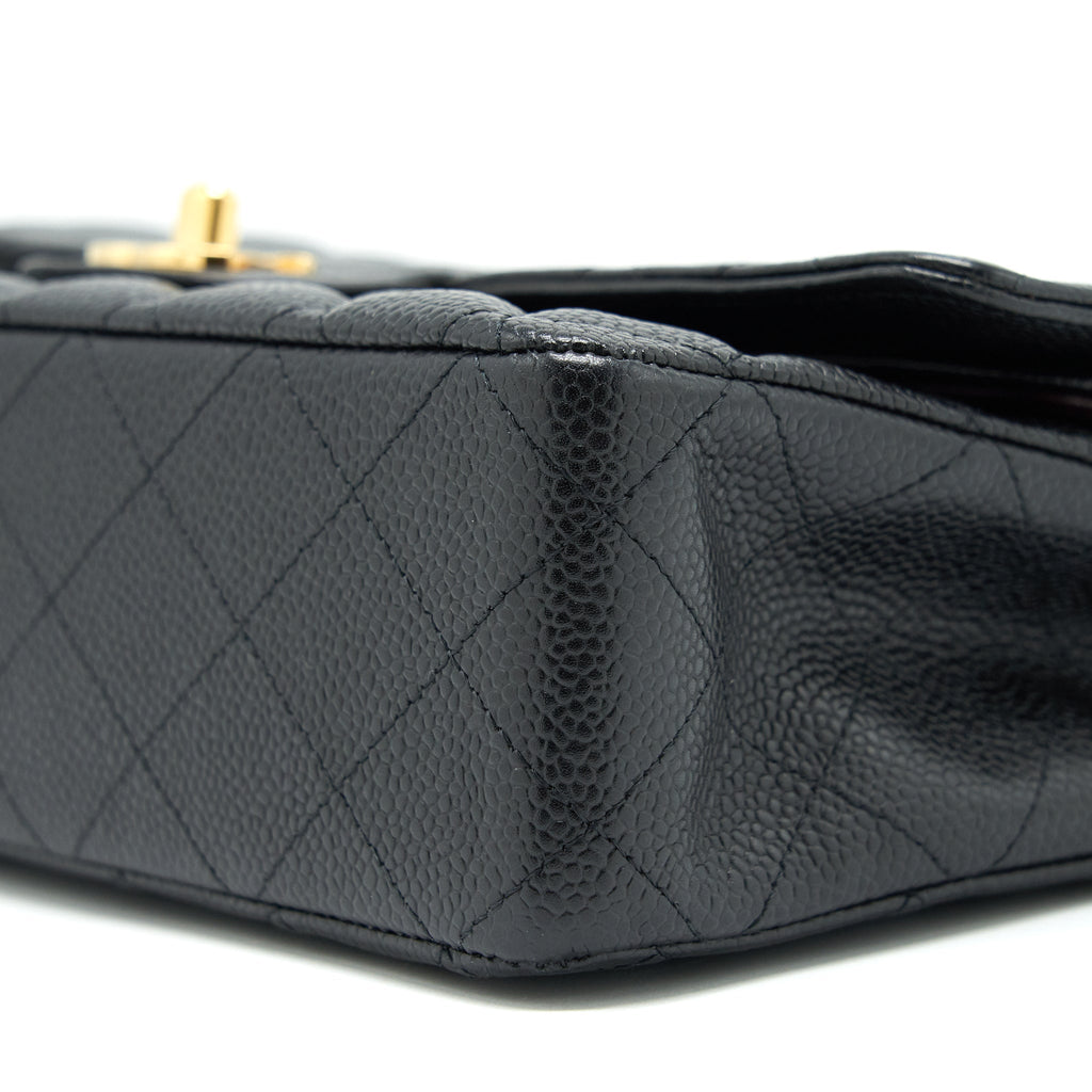 chanel-classic-double-flap-medium-black-caviar-ghw