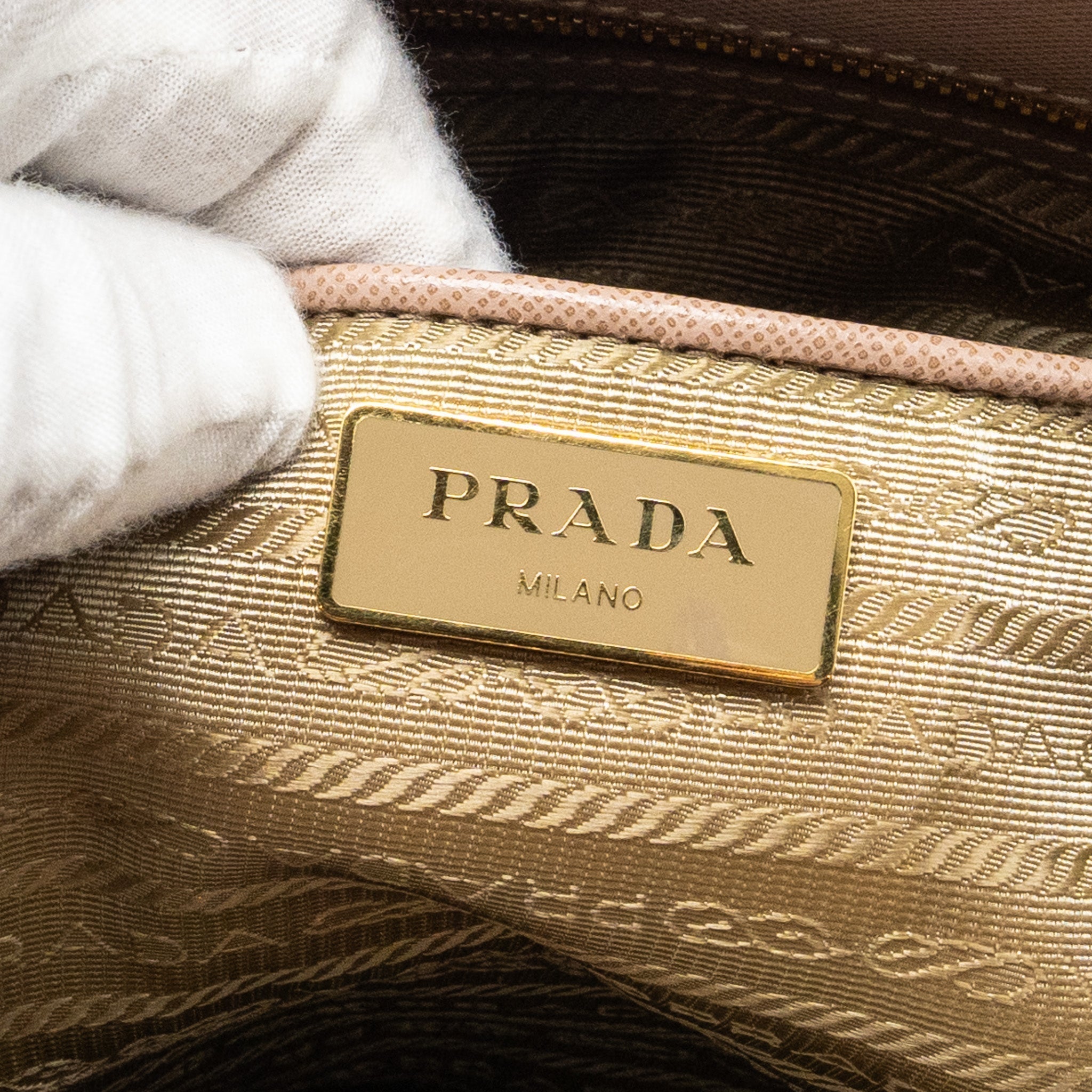 prada-fuoco-saffiano-lux-leather-medium-double-zip-tote-light-pink-ghw