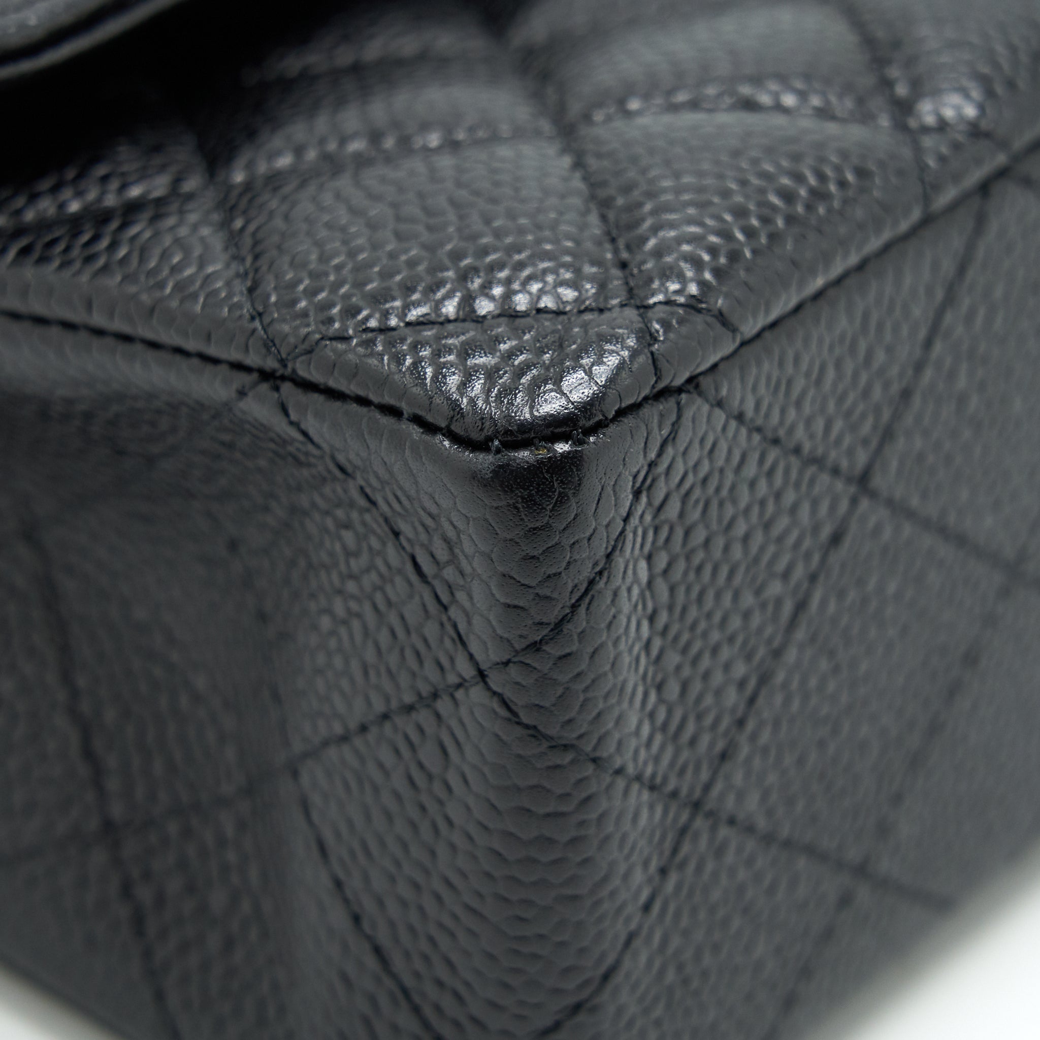 chanel-classic-double-flap-medium-black-caviar-ghw