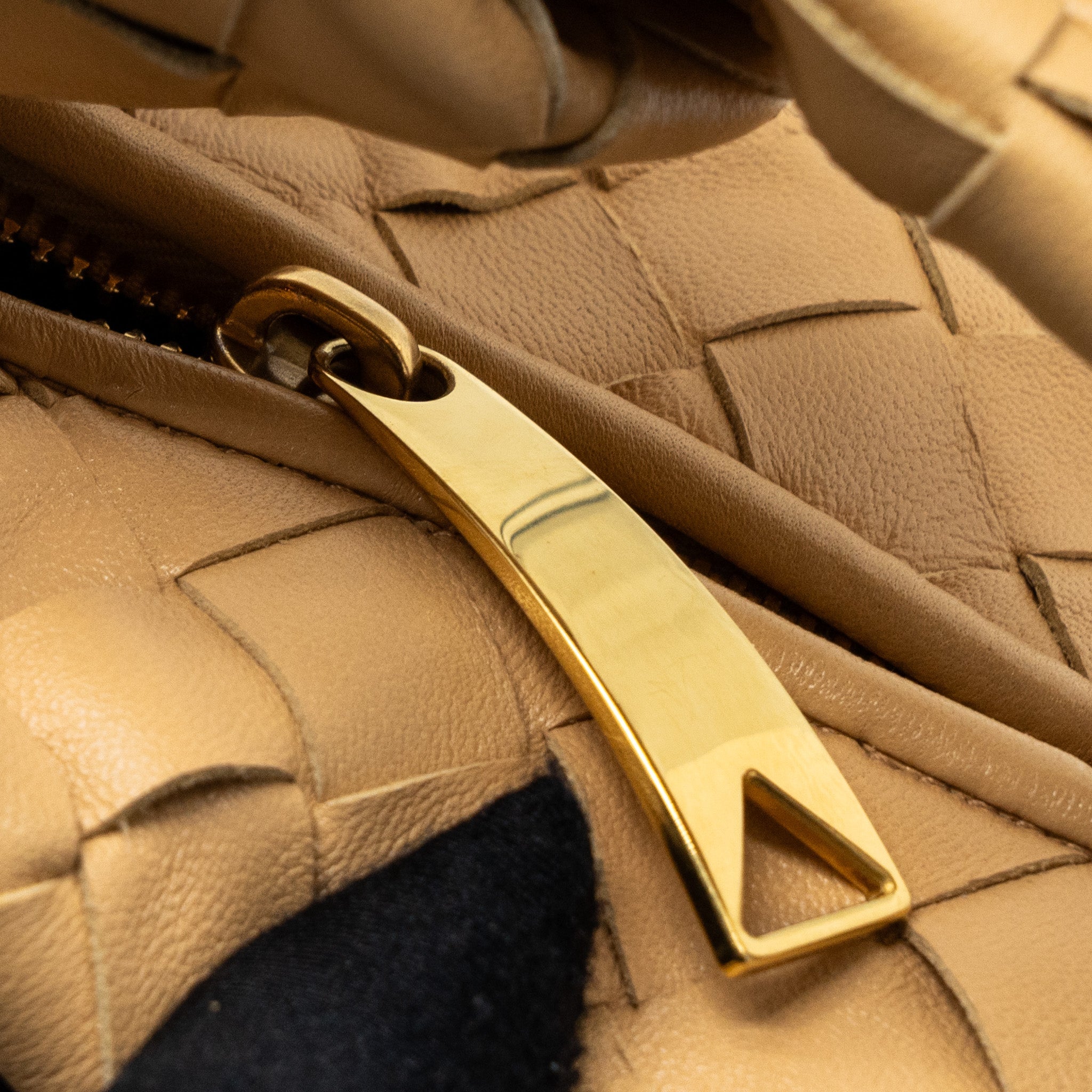 bottega-veneta-mini-jodie-beige-ghw