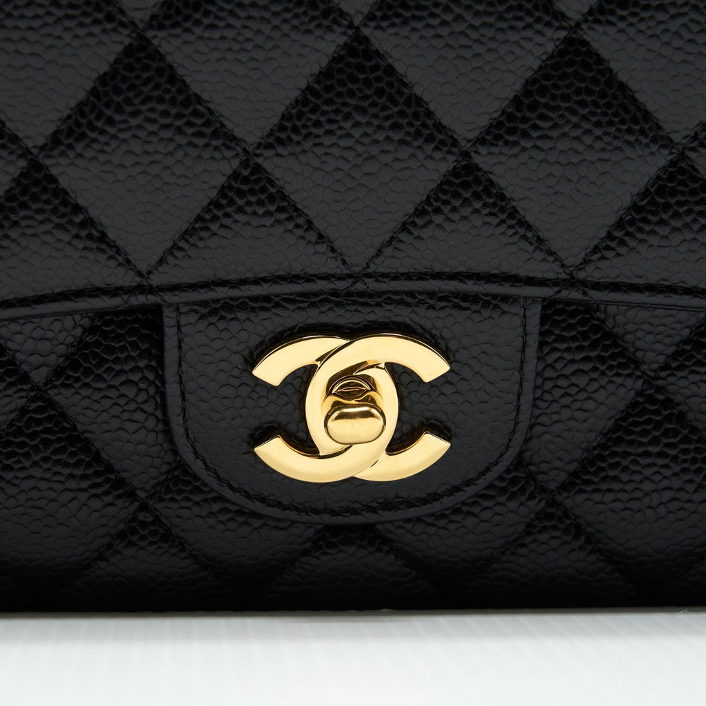 chanel-classic-double-flap-medium-black-caviar-ghw