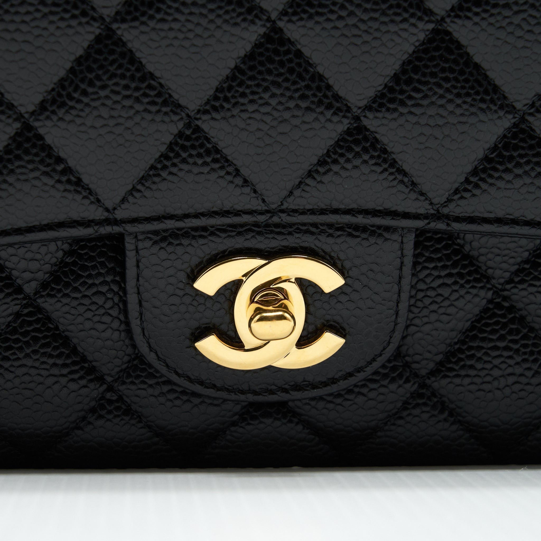 chanel-classic-double-flap-medium-black-caviar-ghw