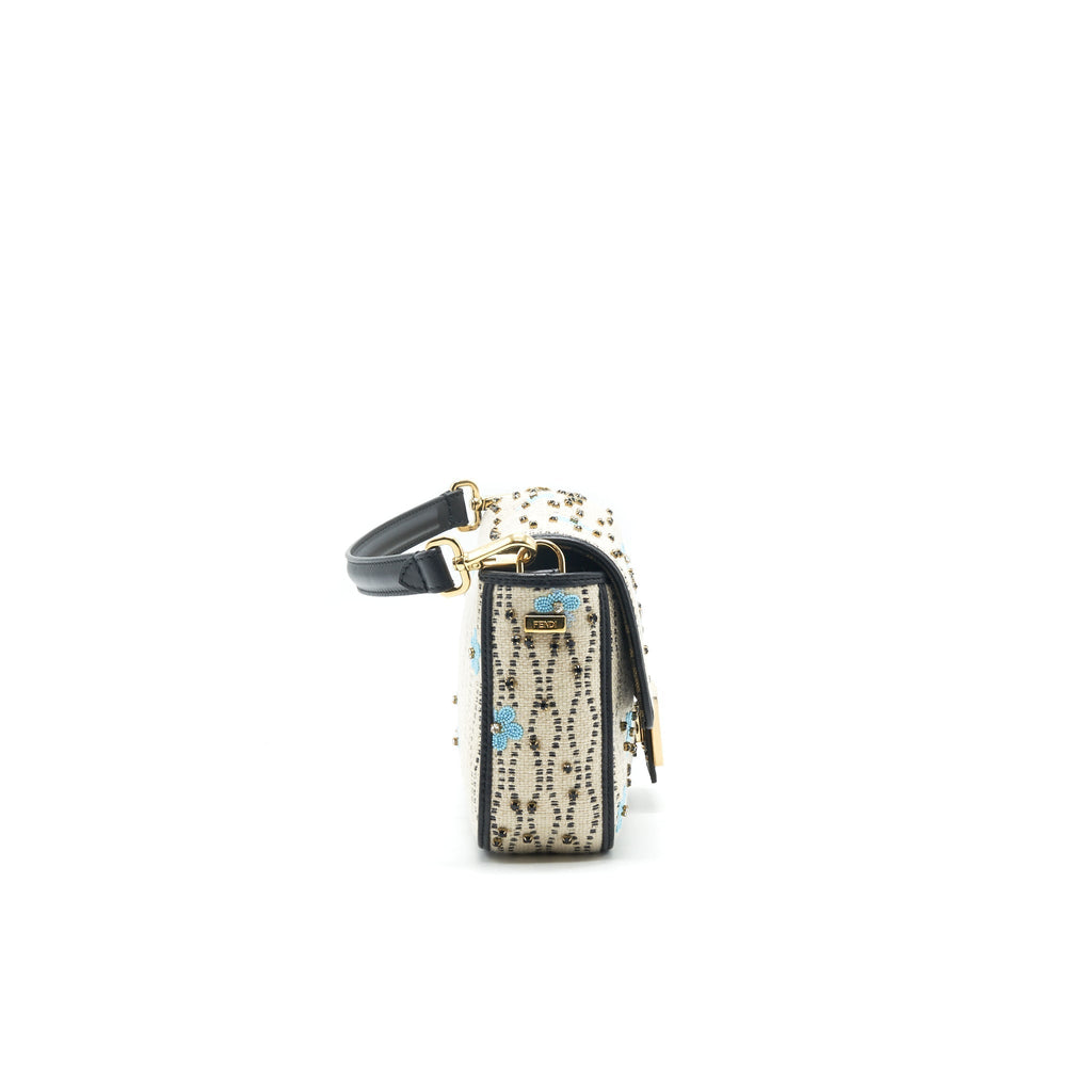 fendi-baguette-iconic-medium-white-raffia-bag-multicolor-1