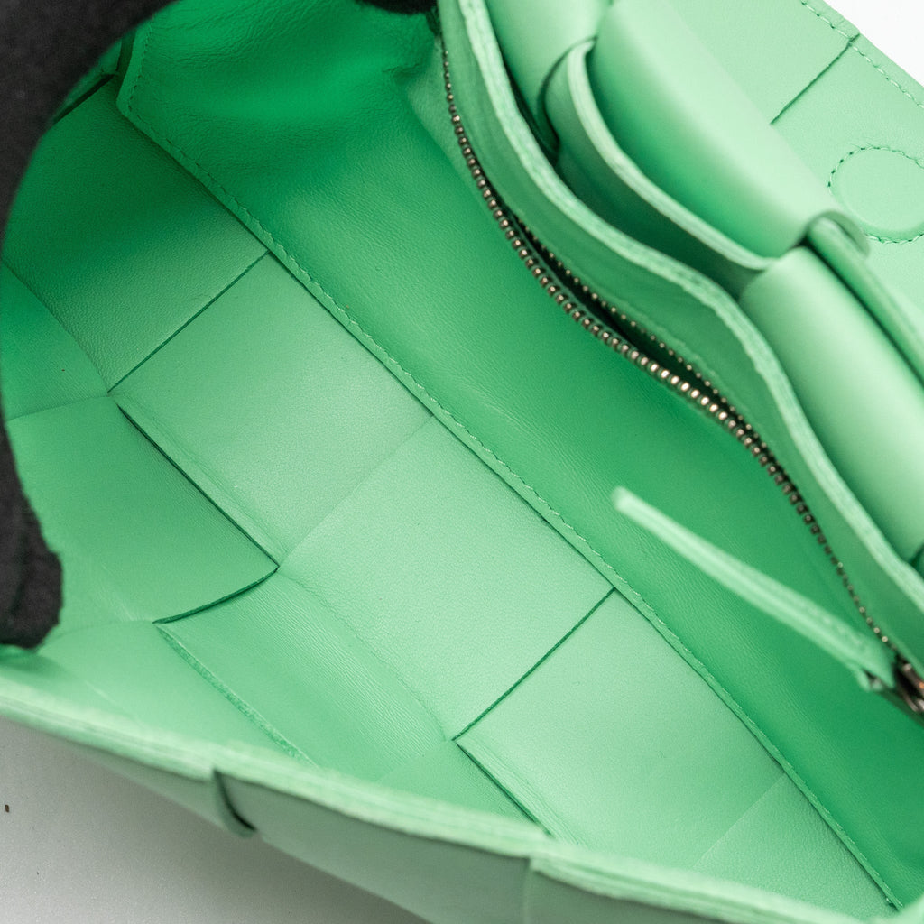 bottega-veneta-classic-cassette-bag-lambskin-light-green-shw-copy