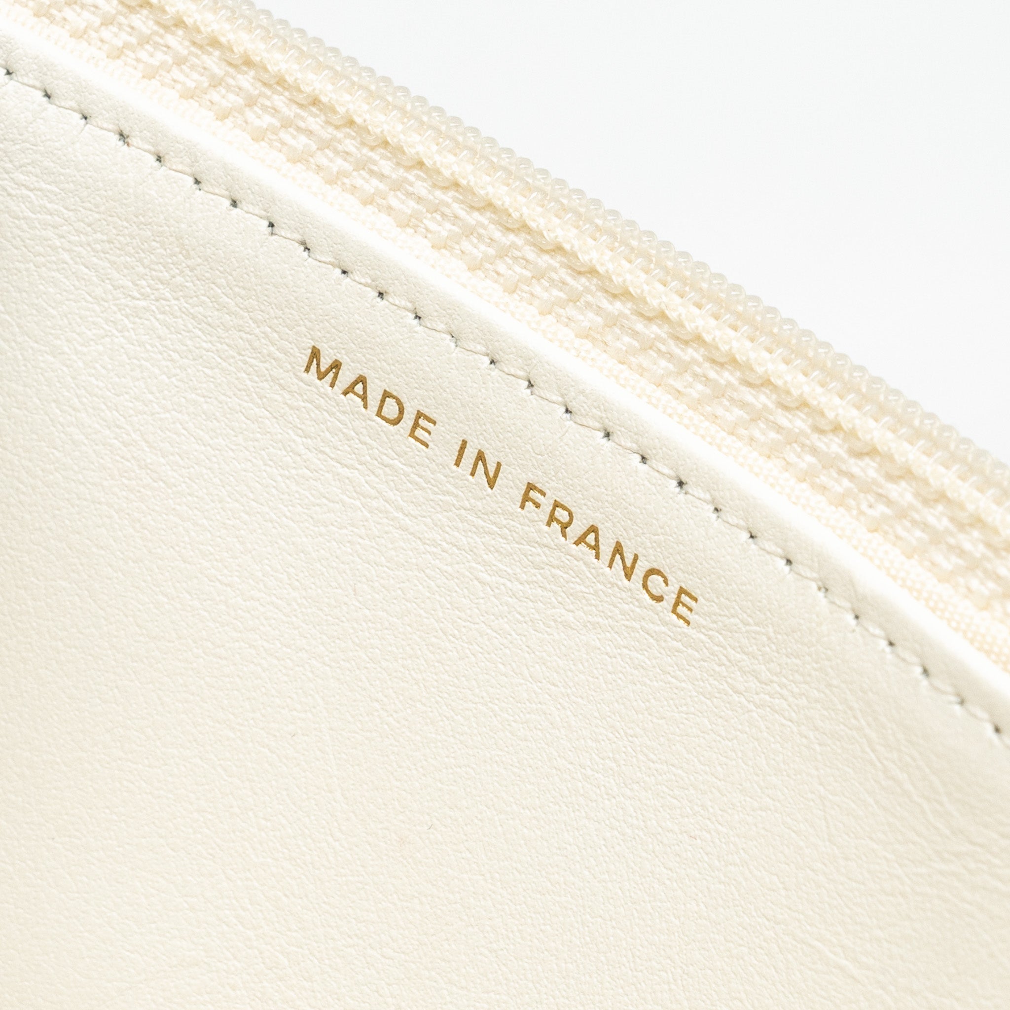 chanel-19-wallet-on-chain-fabric-calfskin-white-black-multicolour-hardware