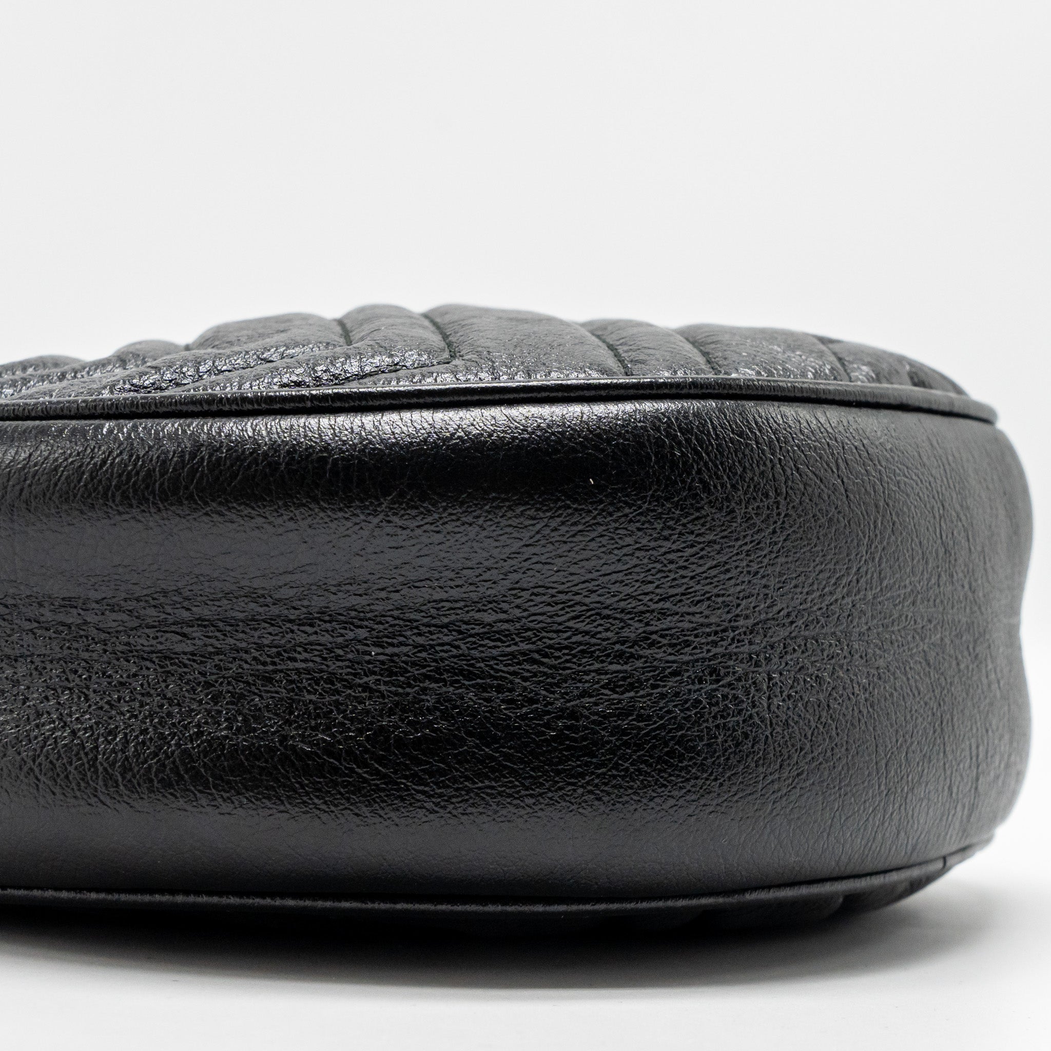 gucci-gg-marmont-round-crossbody-bag-calfskin-black-ghw