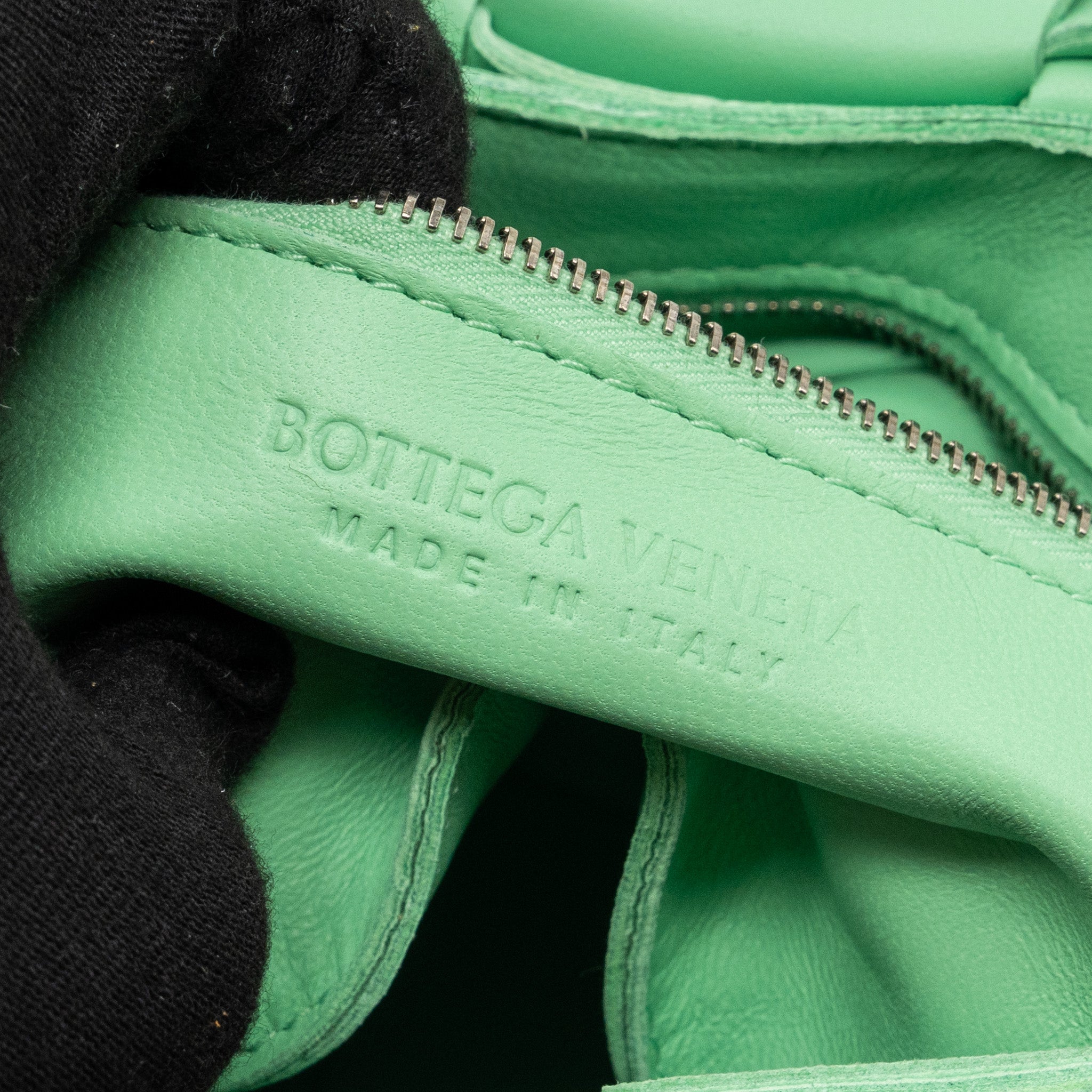 bottega-veneta-classic-cassette-bag-lambskin-light-green-shw-copy