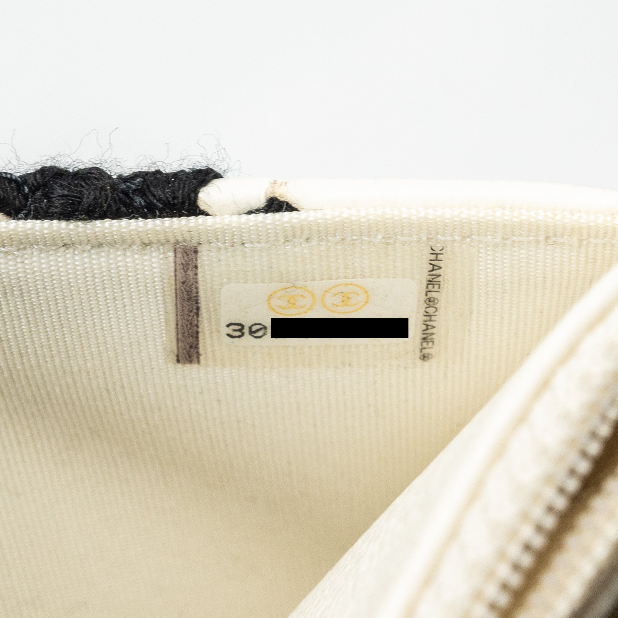 chanel-19-wallet-on-chain-fabric-calfskin-white-black-multicolour-hardware
