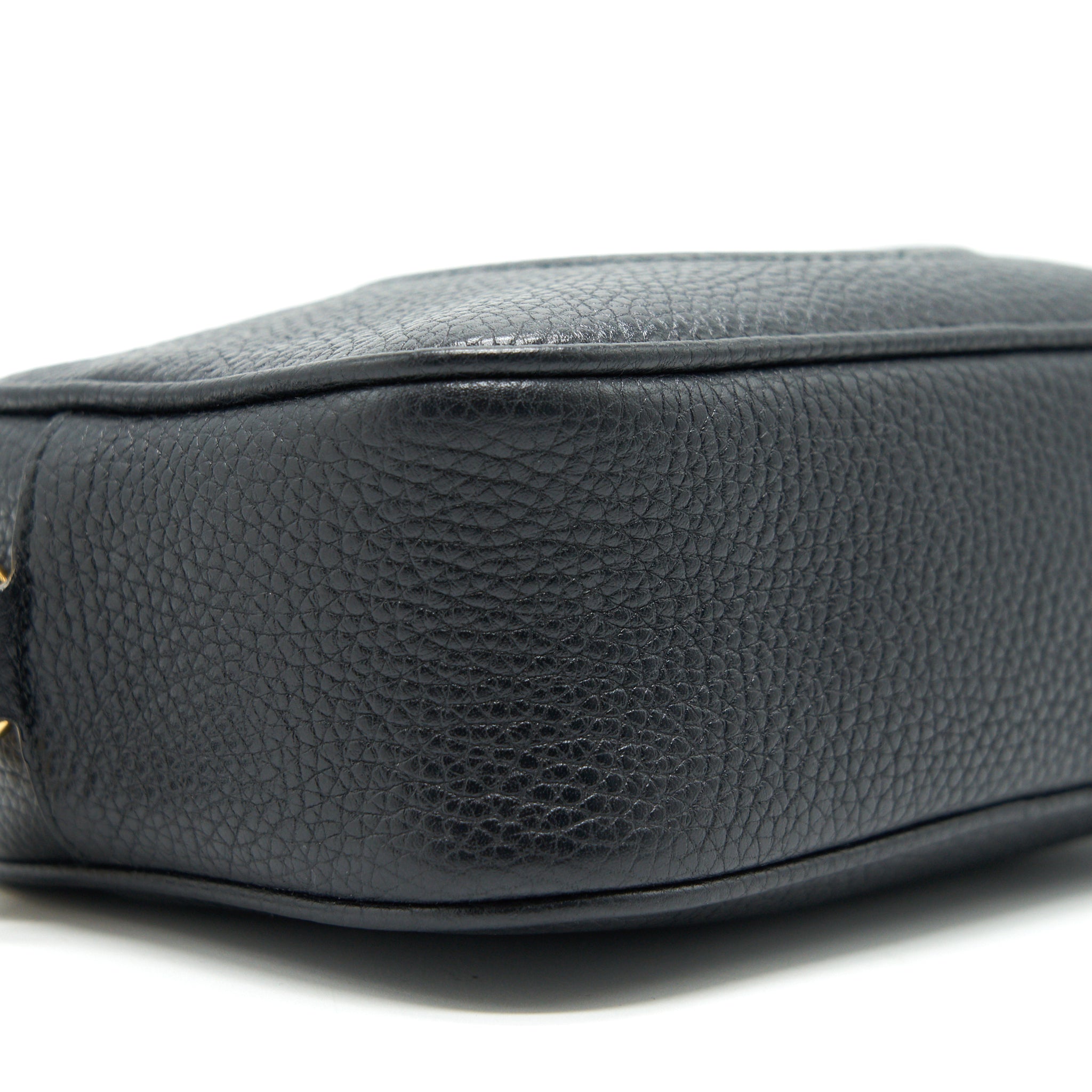 gucci-soho-disco-leather-crossbody-camera-bag-black