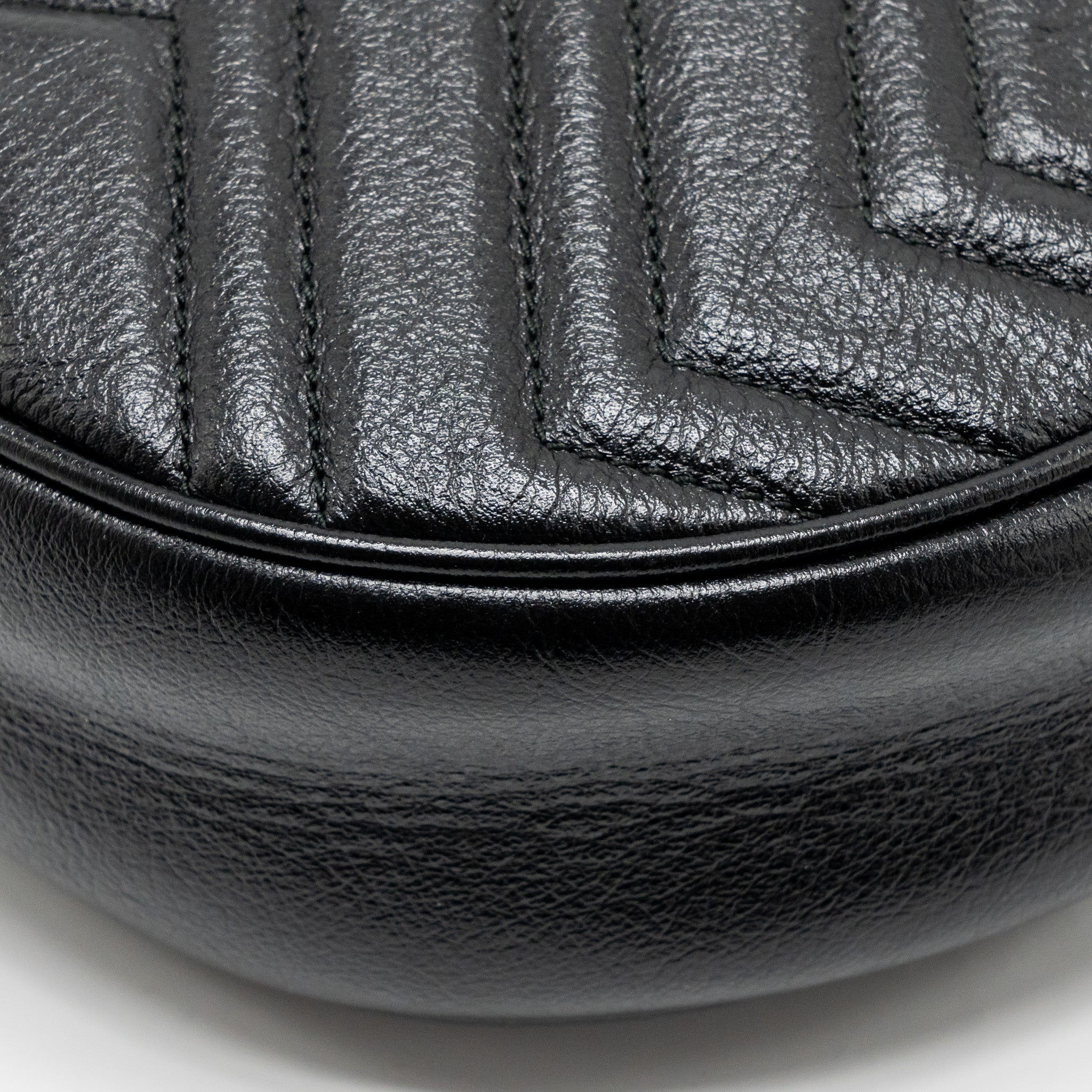 gucci-gg-marmont-round-crossbody-bag-calfskin-black-ghw