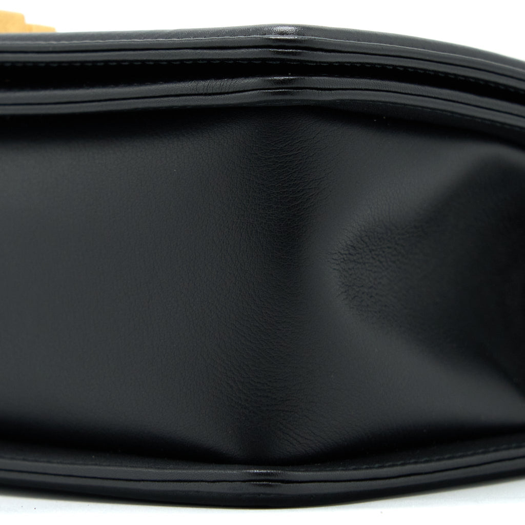 chanel-medium-boy-bag-calfskin-black-brushed-ghw