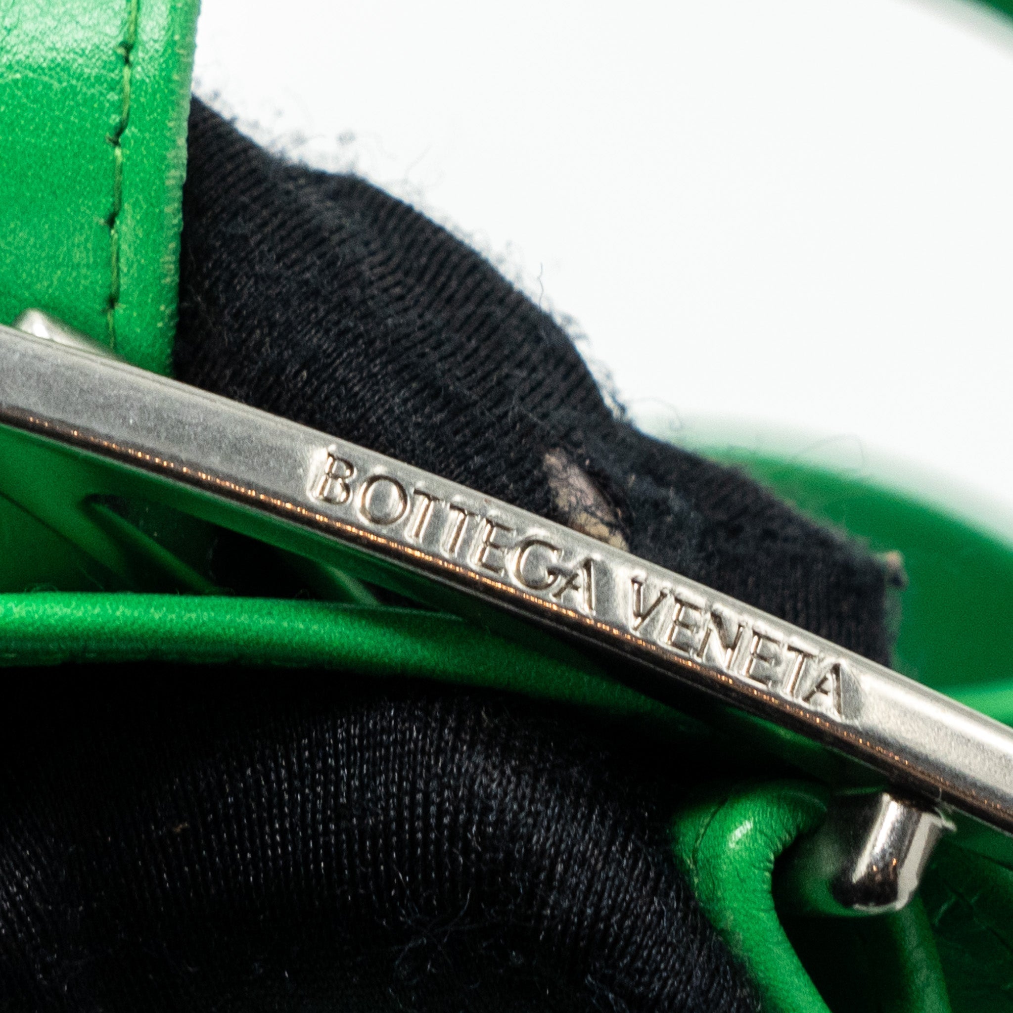bottega-veneta-cassette-leather-green-shw