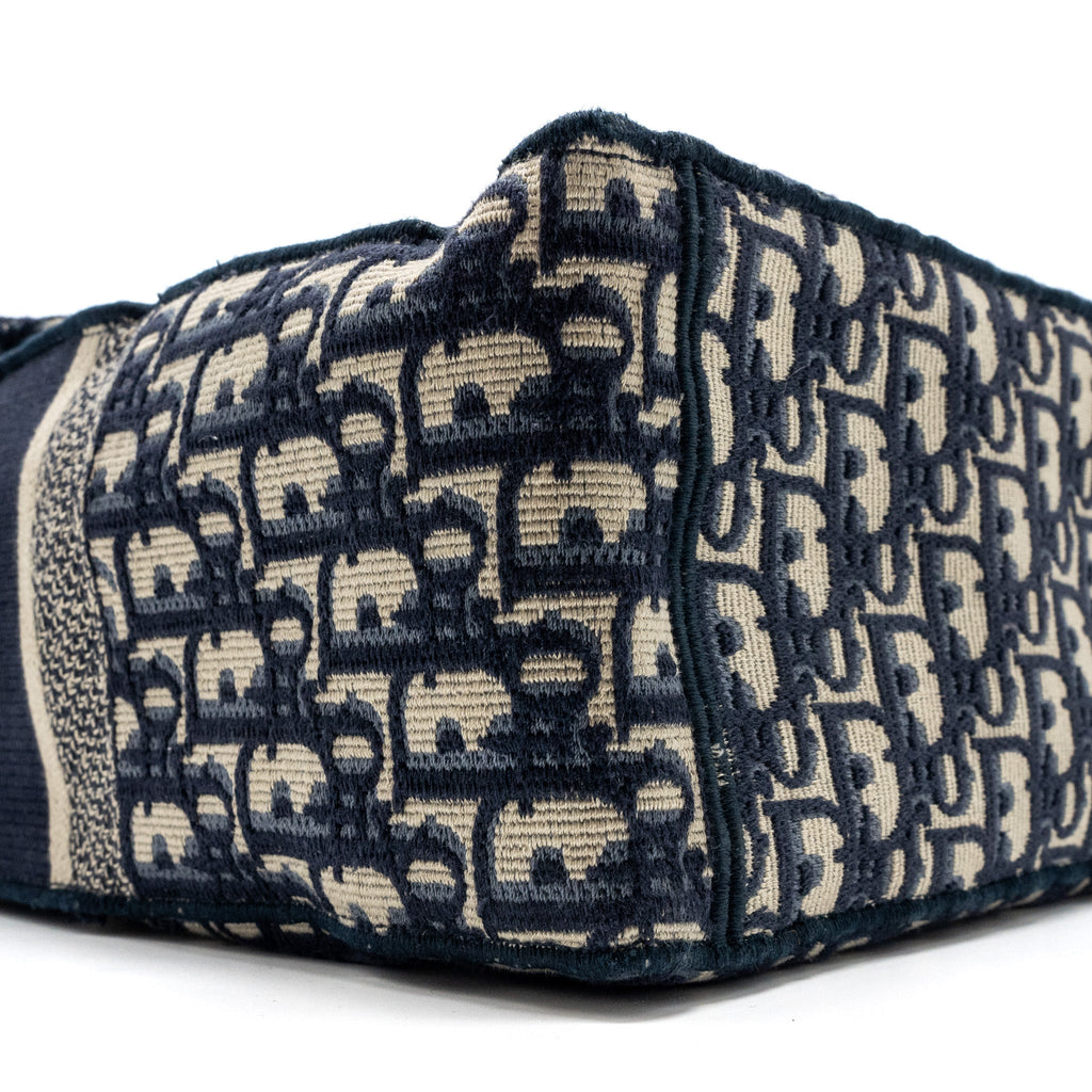 dior-diorcamp-messenger-bag-blue-oblique-embroidery-shw-copy
