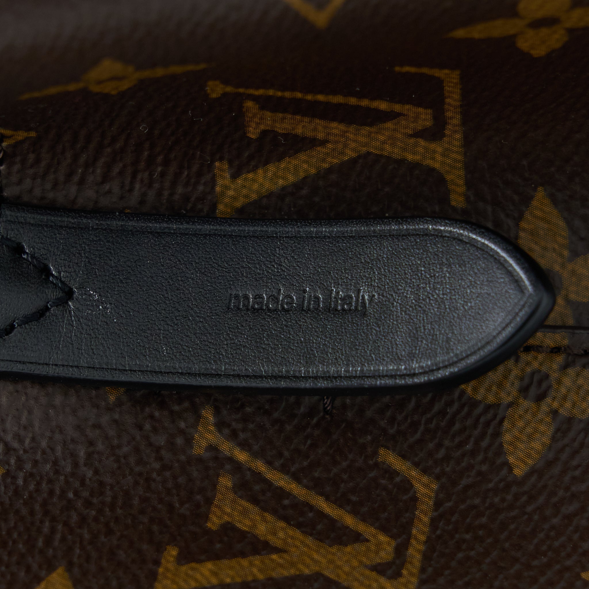 louis-vuitton-neo-noe-mm-monogram-canvas-ghw