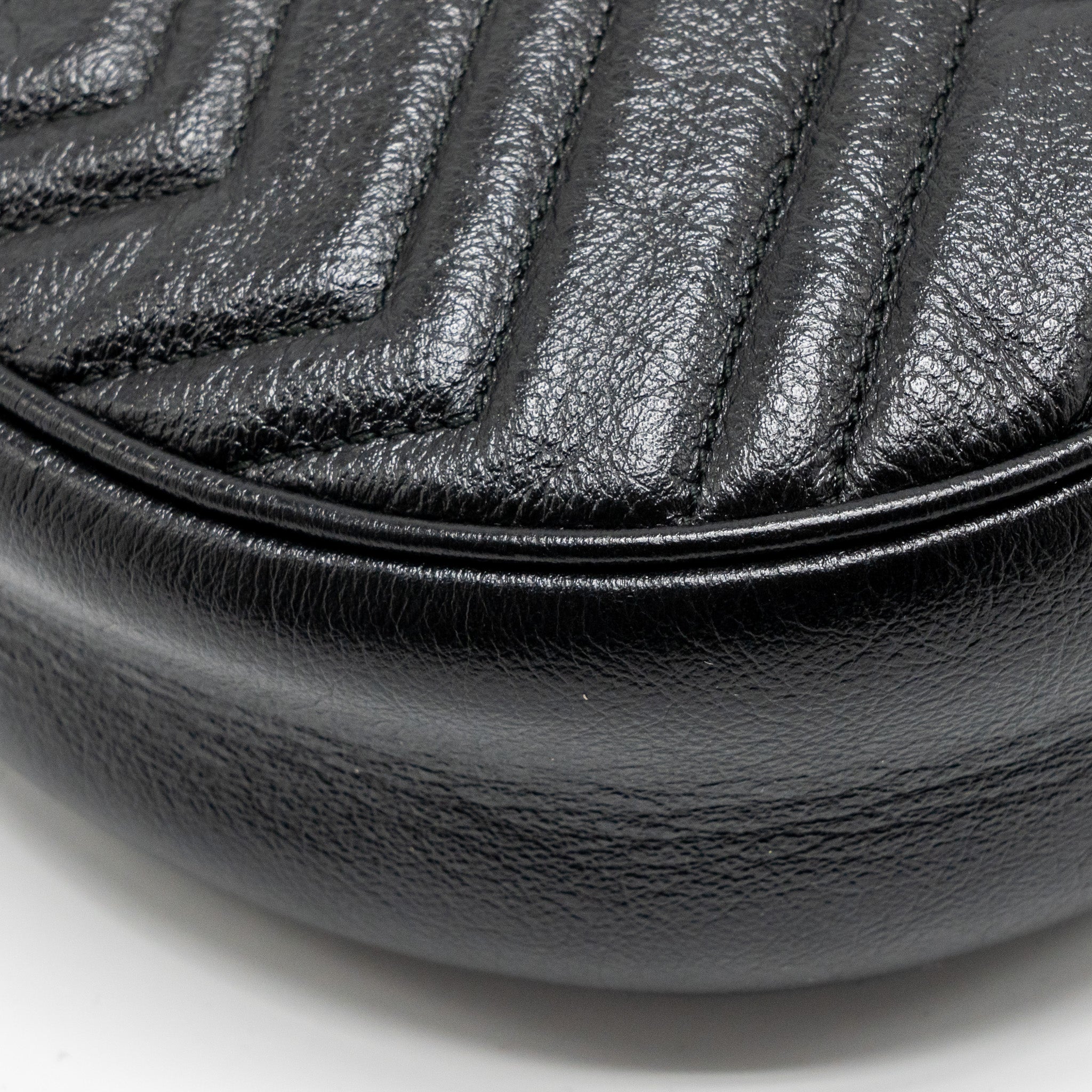 gucci-gg-marmont-round-crossbody-bag-calfskin-black-ghw